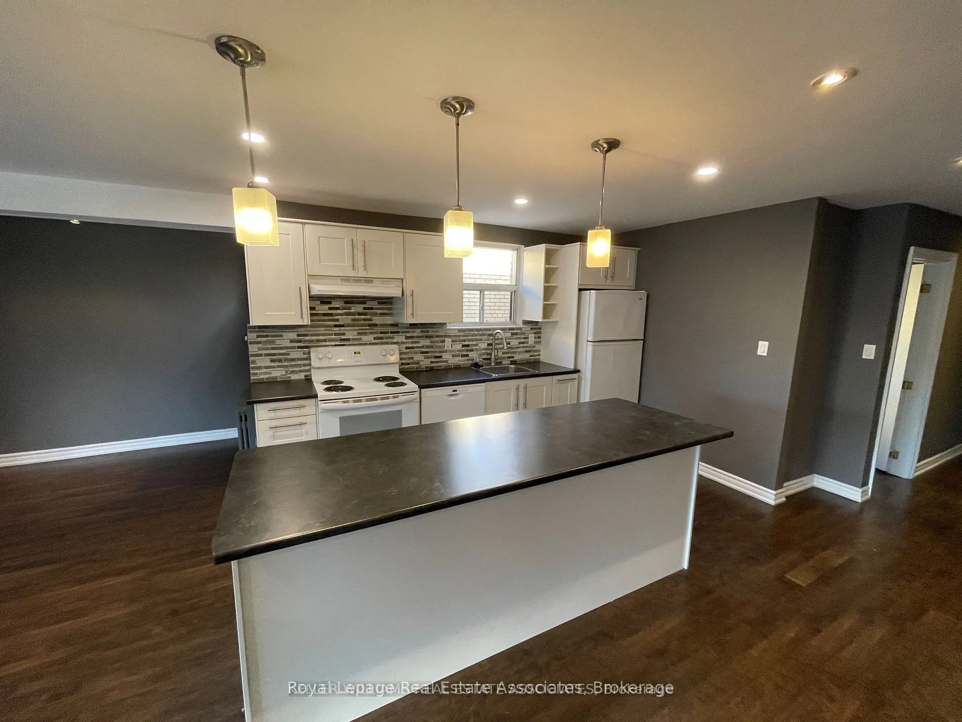 233 Lakeshore Road E