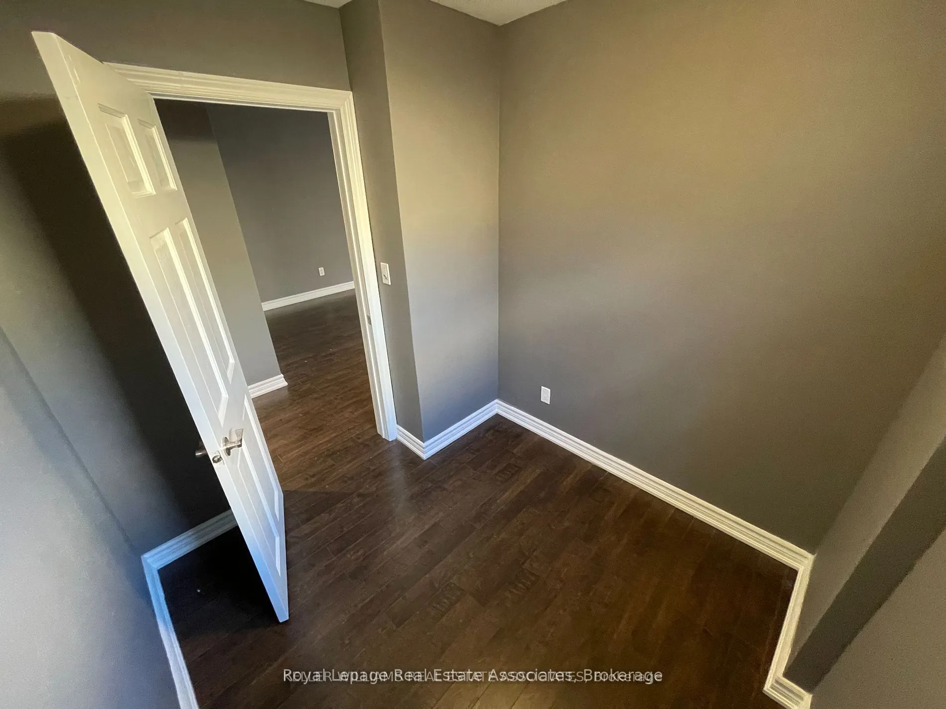 233 Lakeshore Road E