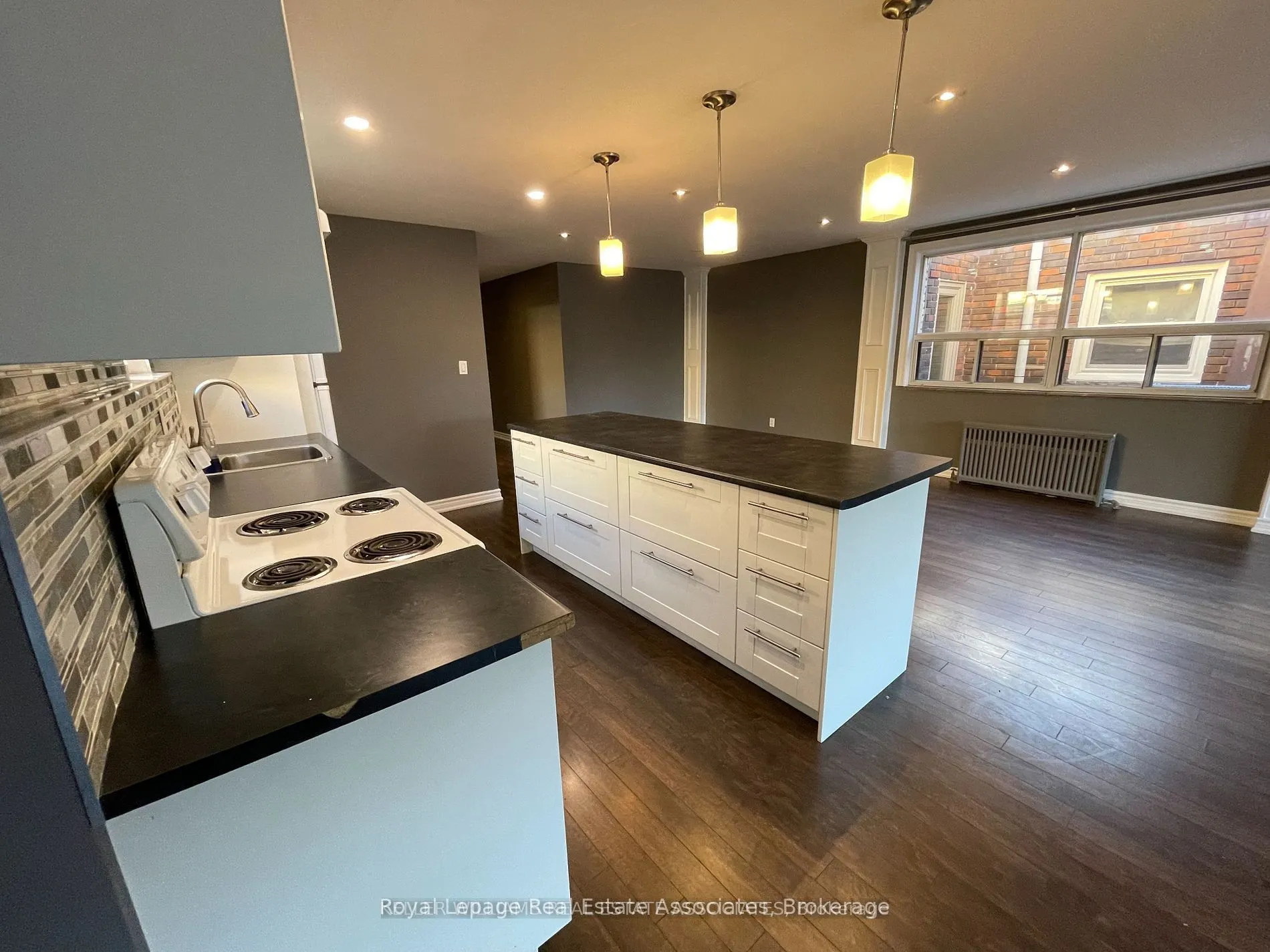 233 Lakeshore Road E