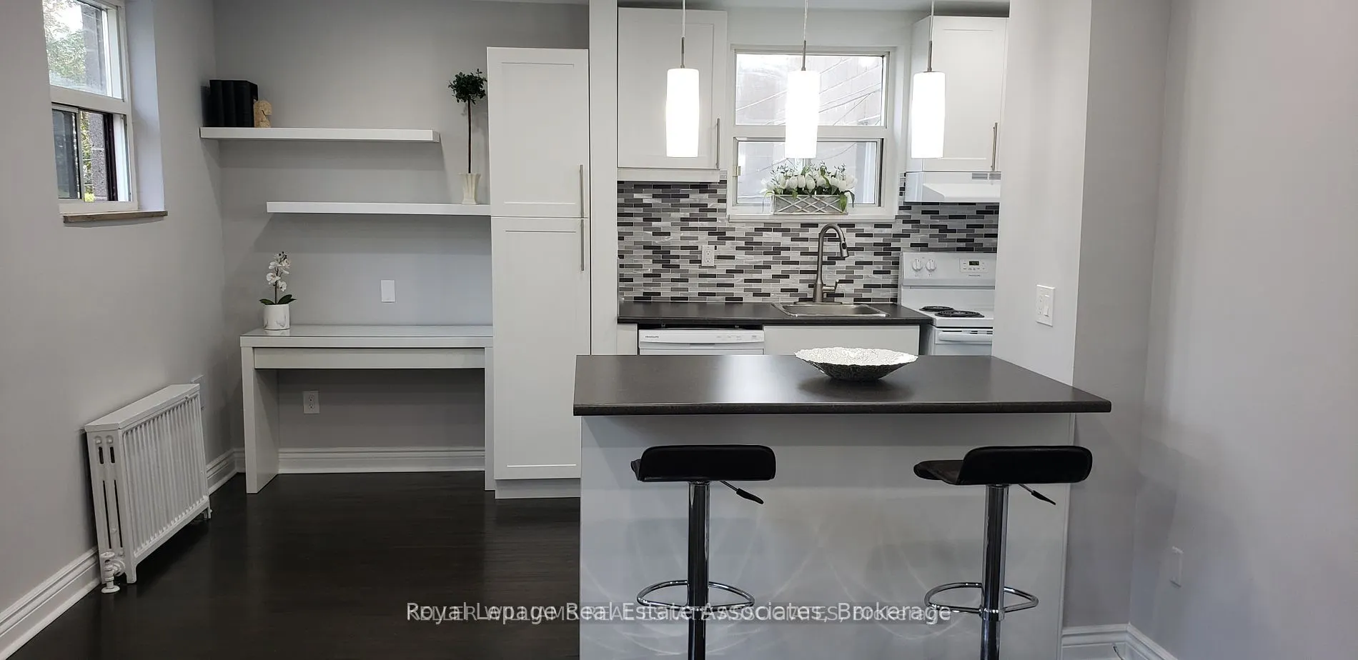 233 Lakeshore Road E