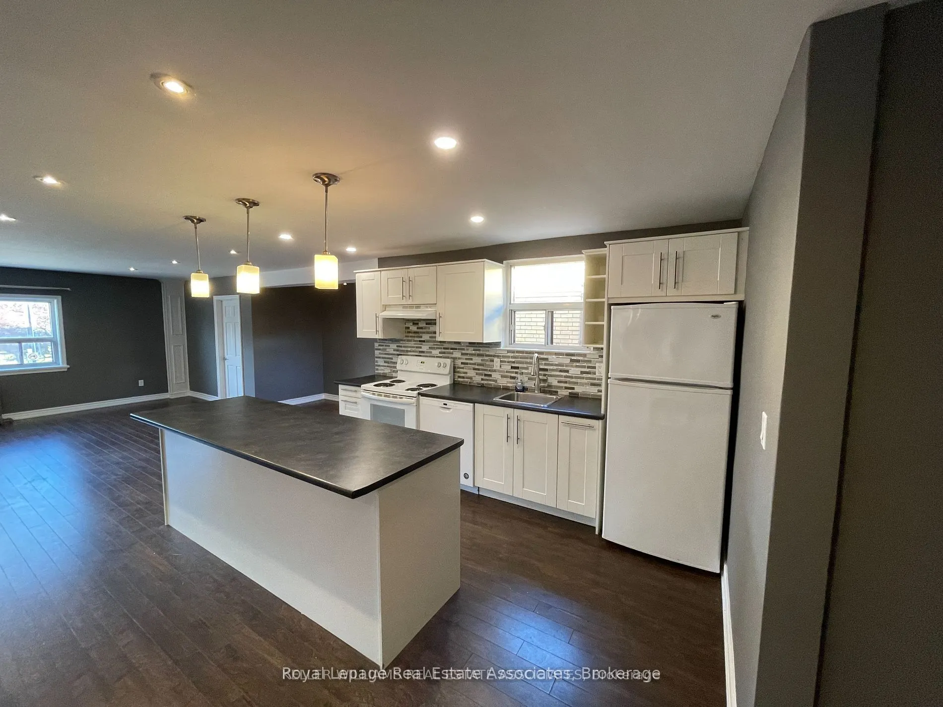 233 Lakeshore Road E