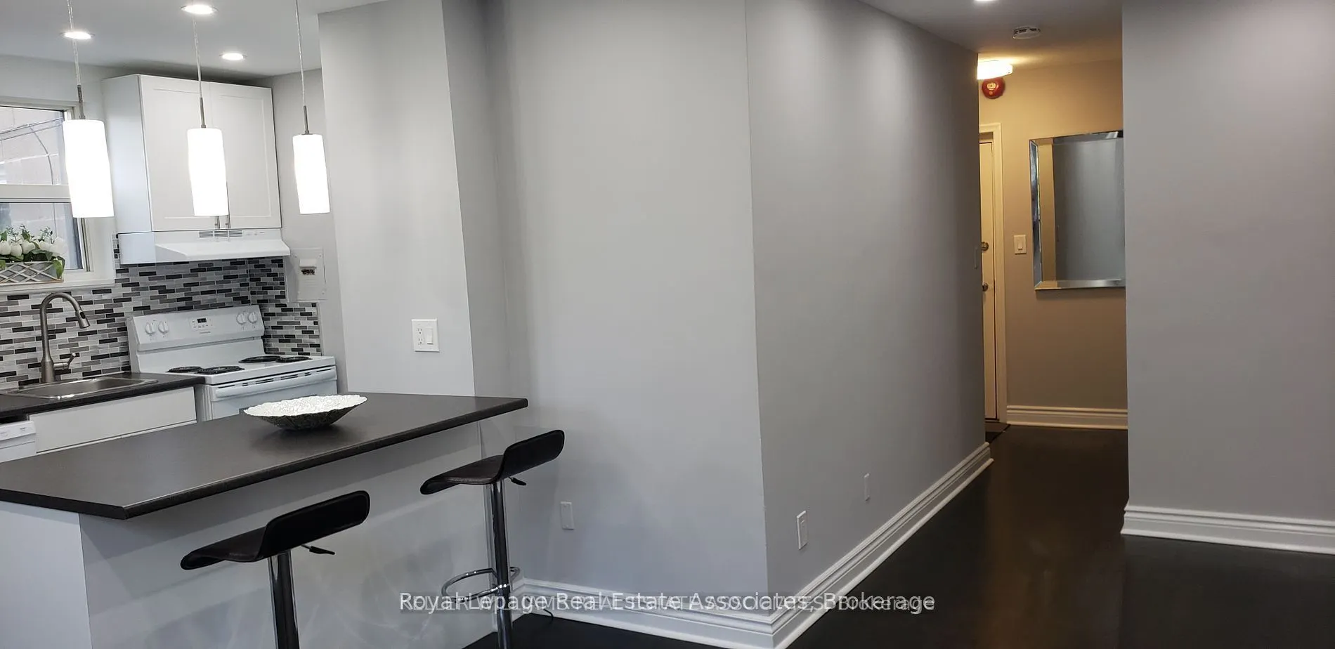 233 Lakeshore Road E