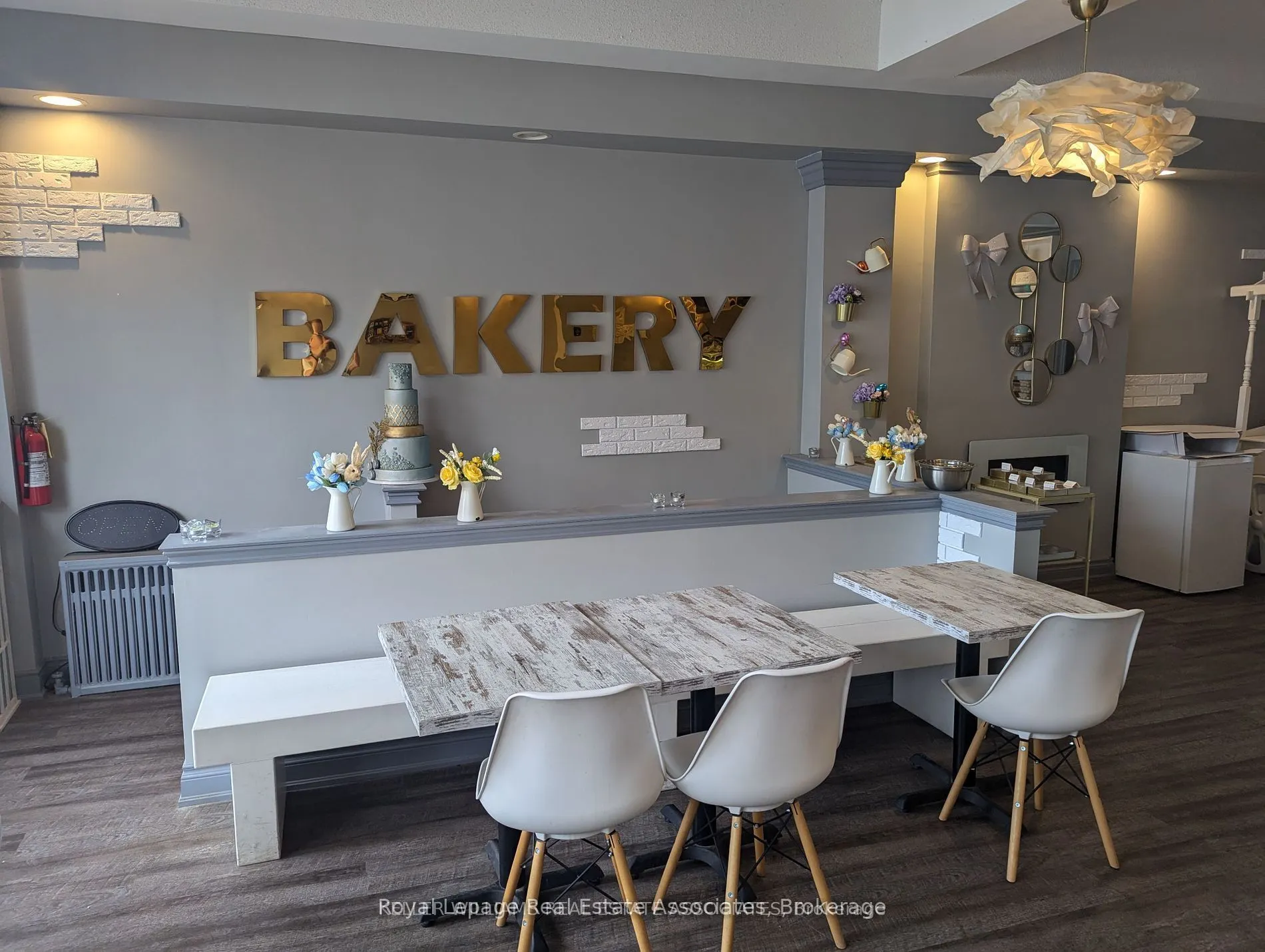 233 Lakeshore Road E