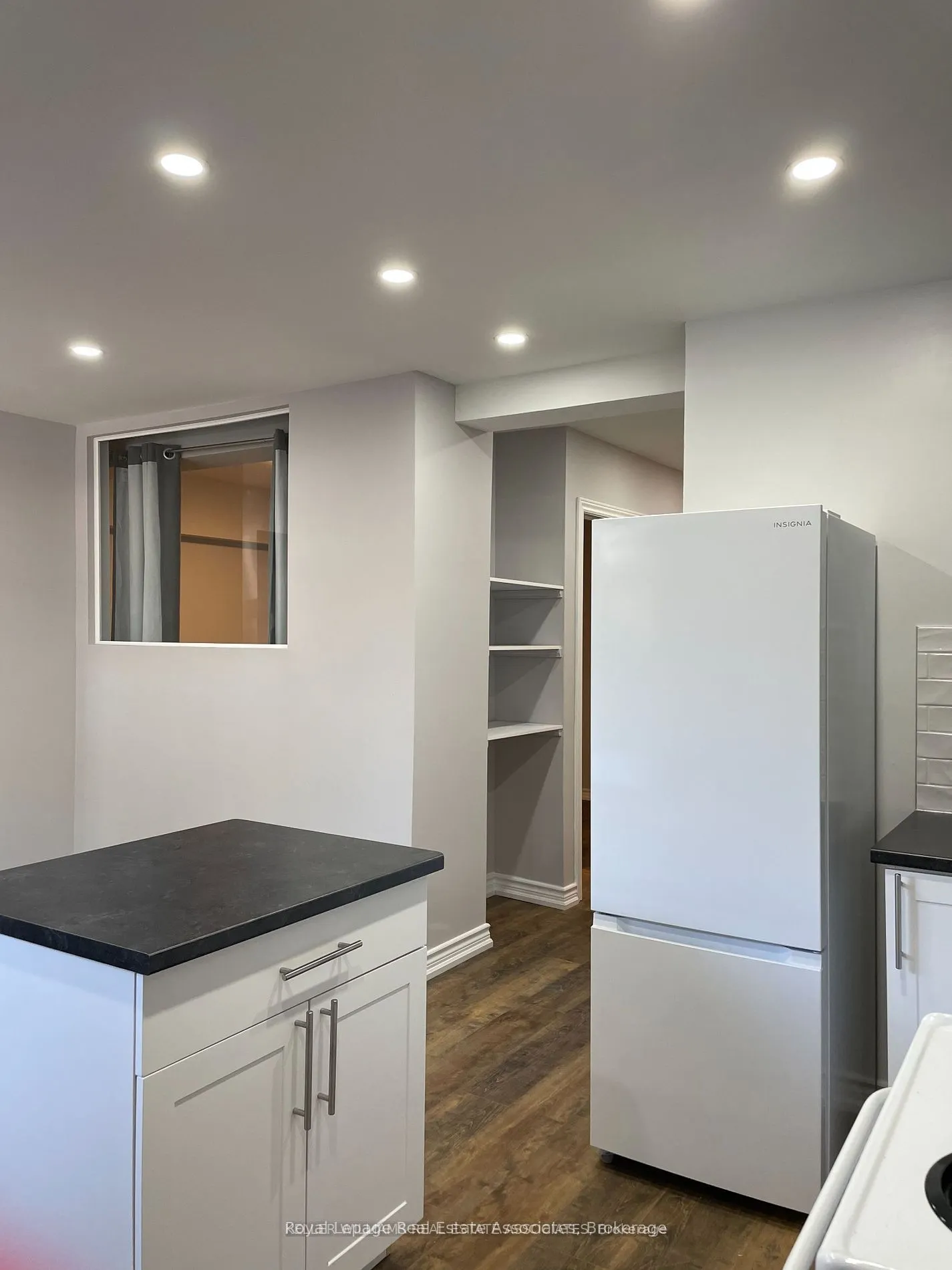 233 Lakeshore Road E
