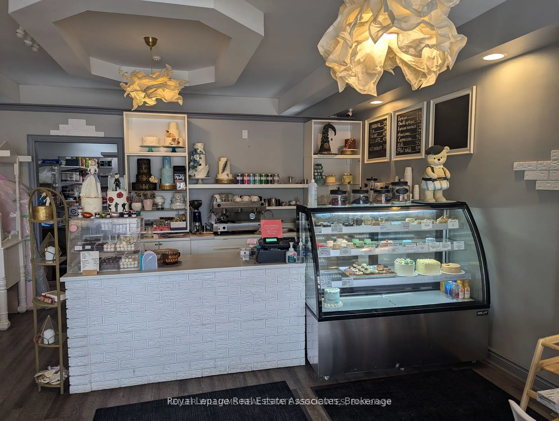 233 Lakeshore Road E