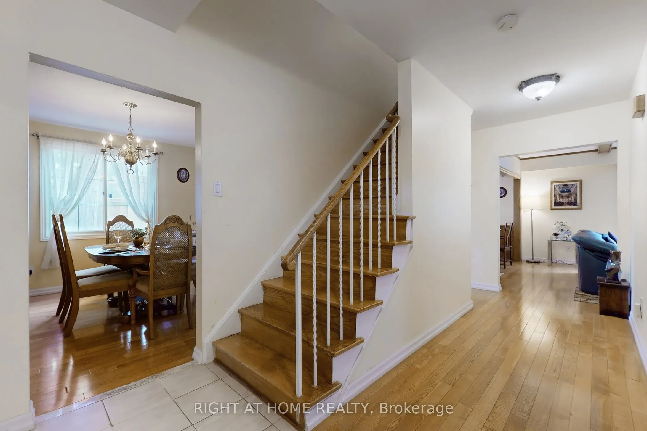 1924 Steepbank Crescent