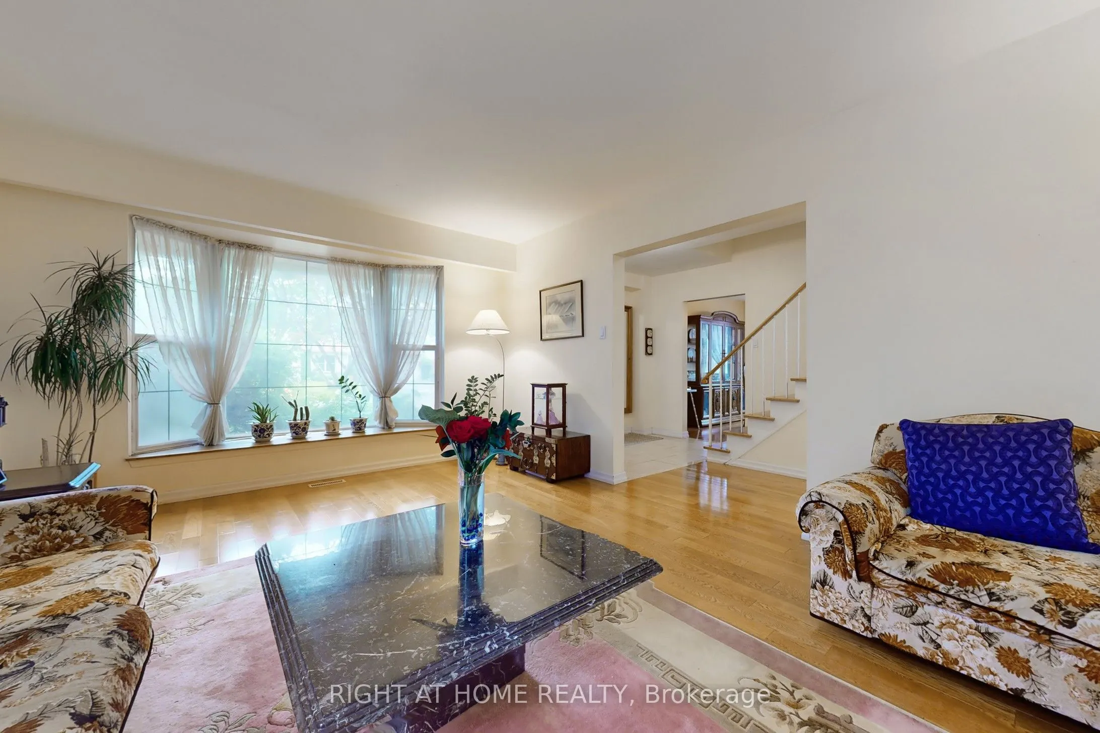 1924 Steepbank Crescent