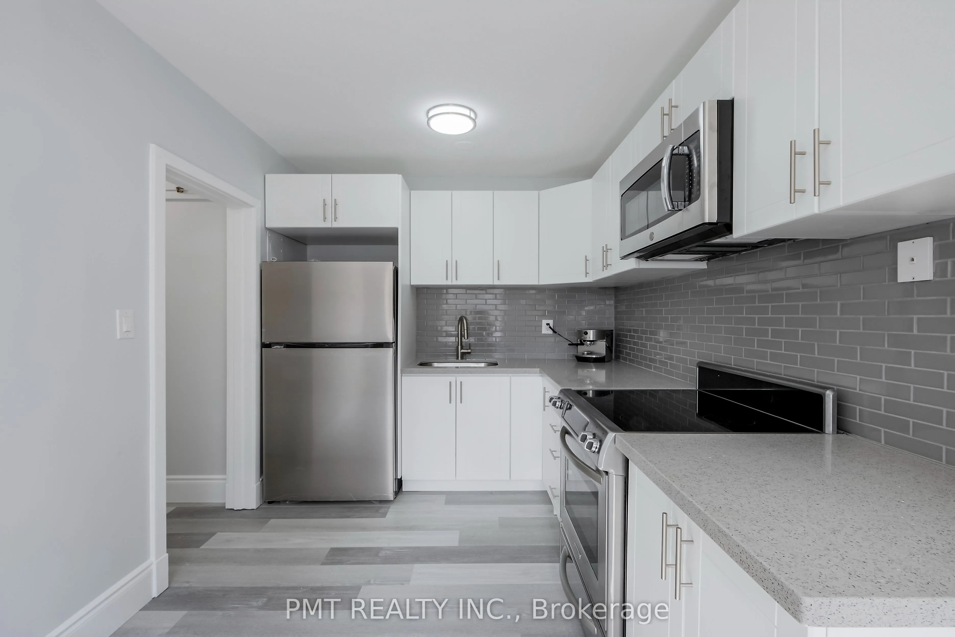 8 Wellington Street W, #2