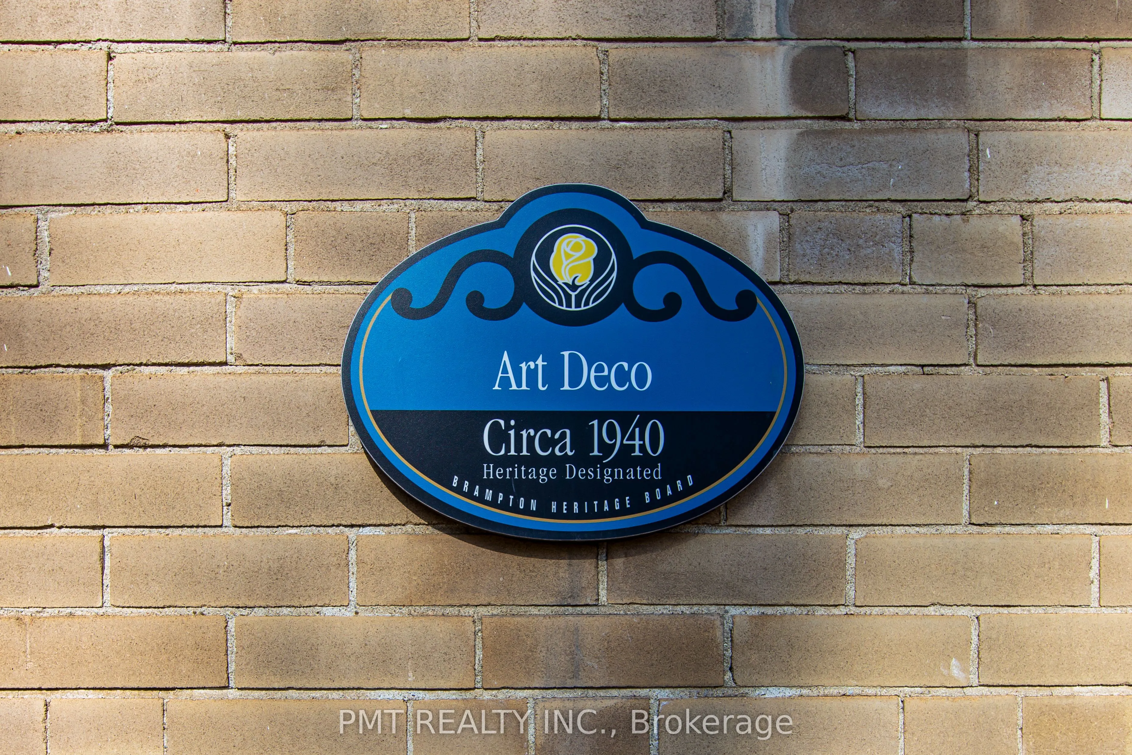 8 Wellington Street W, #2