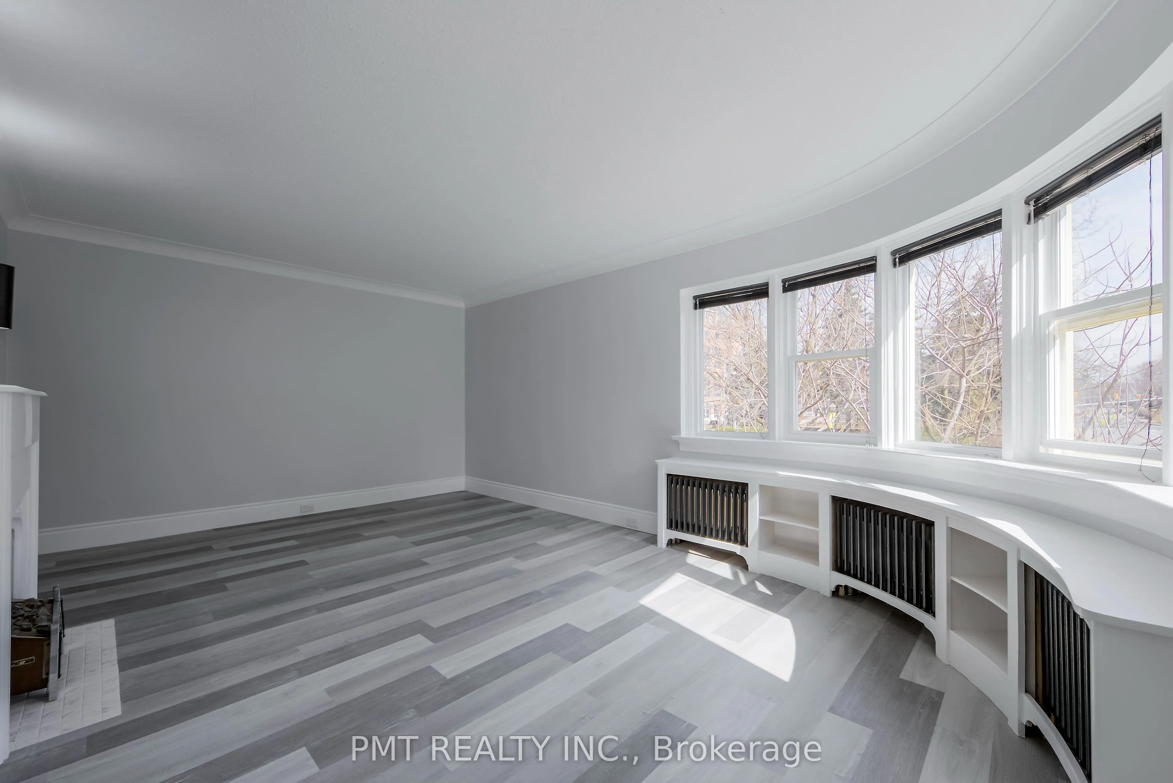 8 Wellington Street W, #2