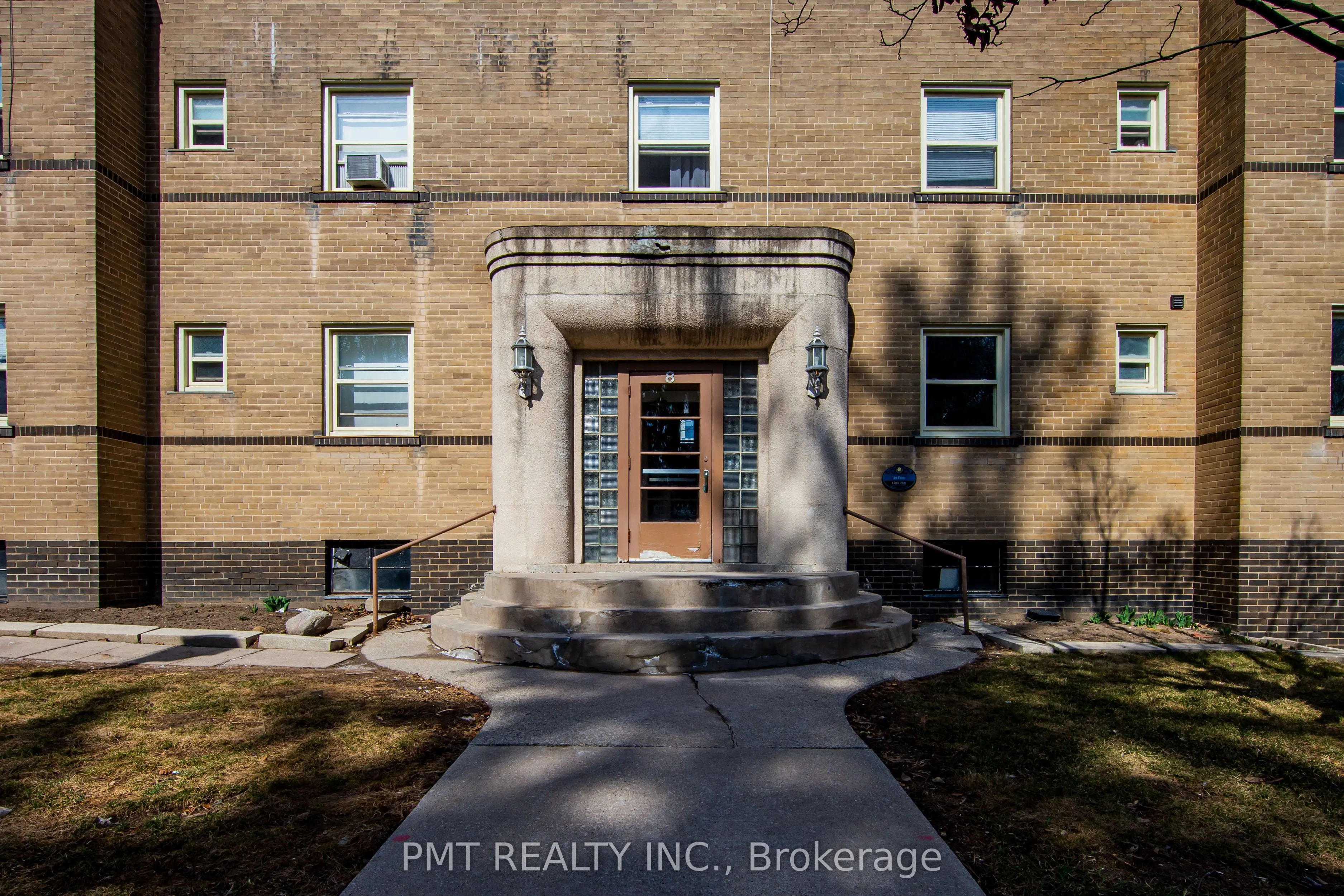 8 Wellington Street W, #2
