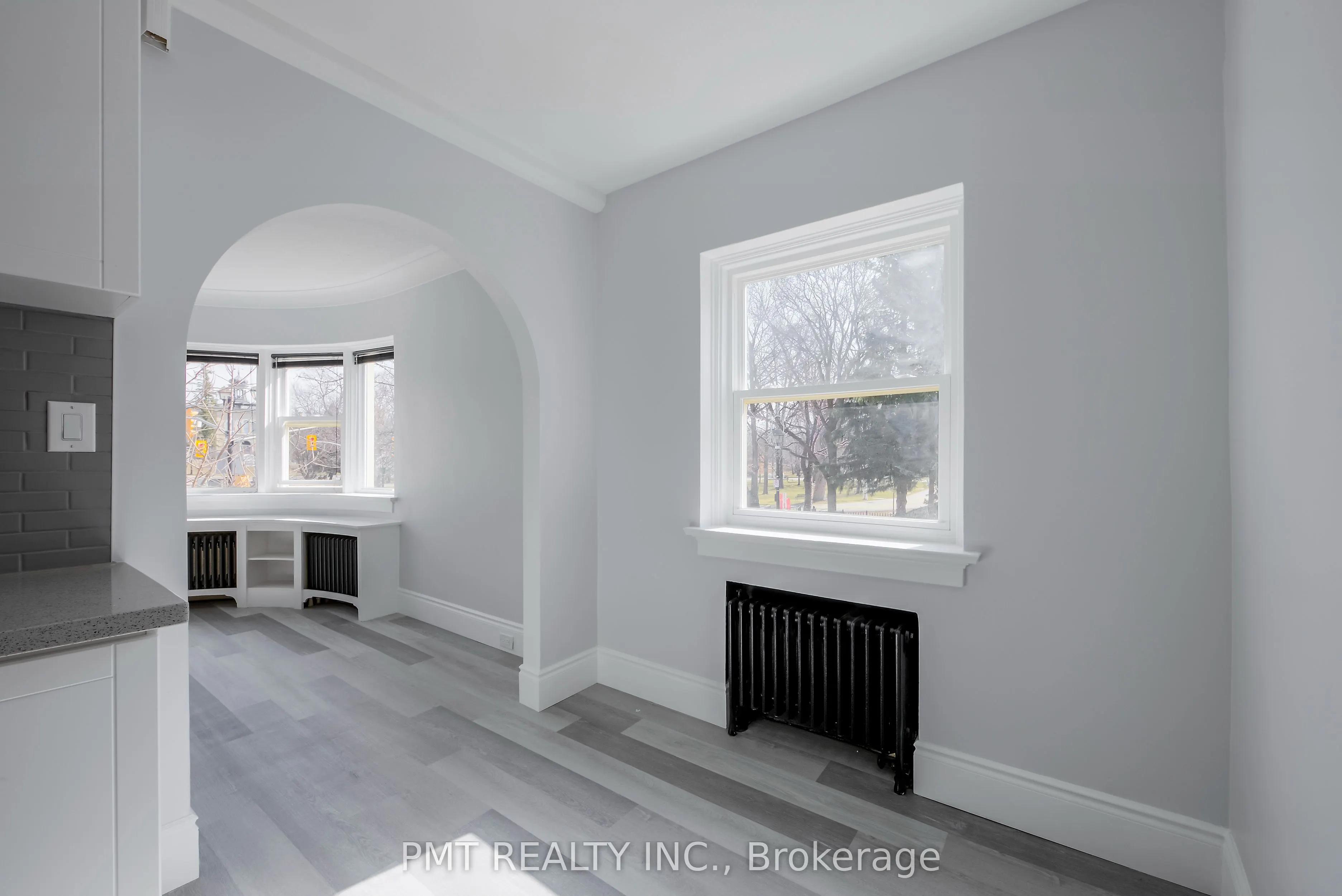 8 Wellington Street W, #2