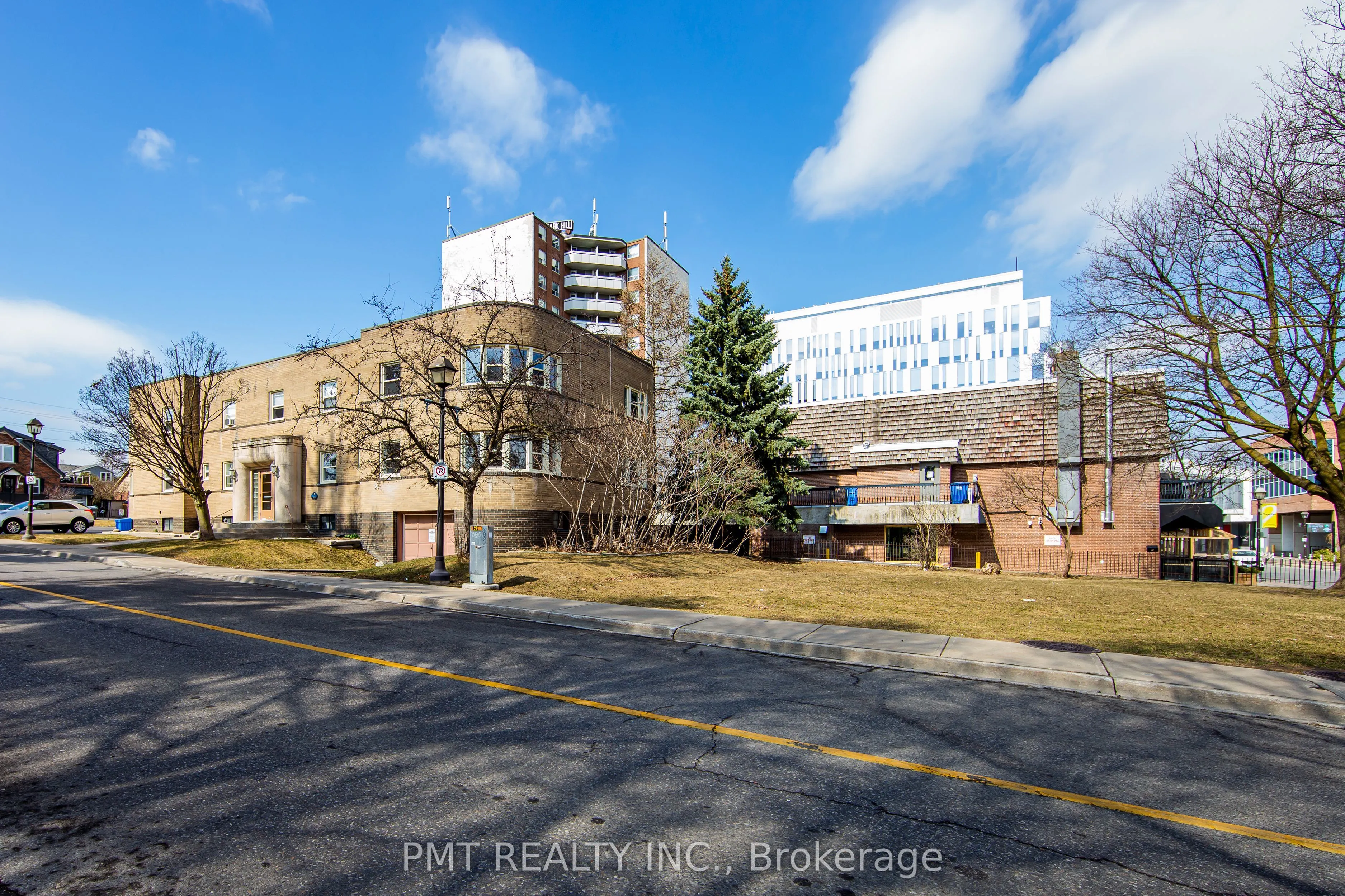 8 Wellington Street W, #2