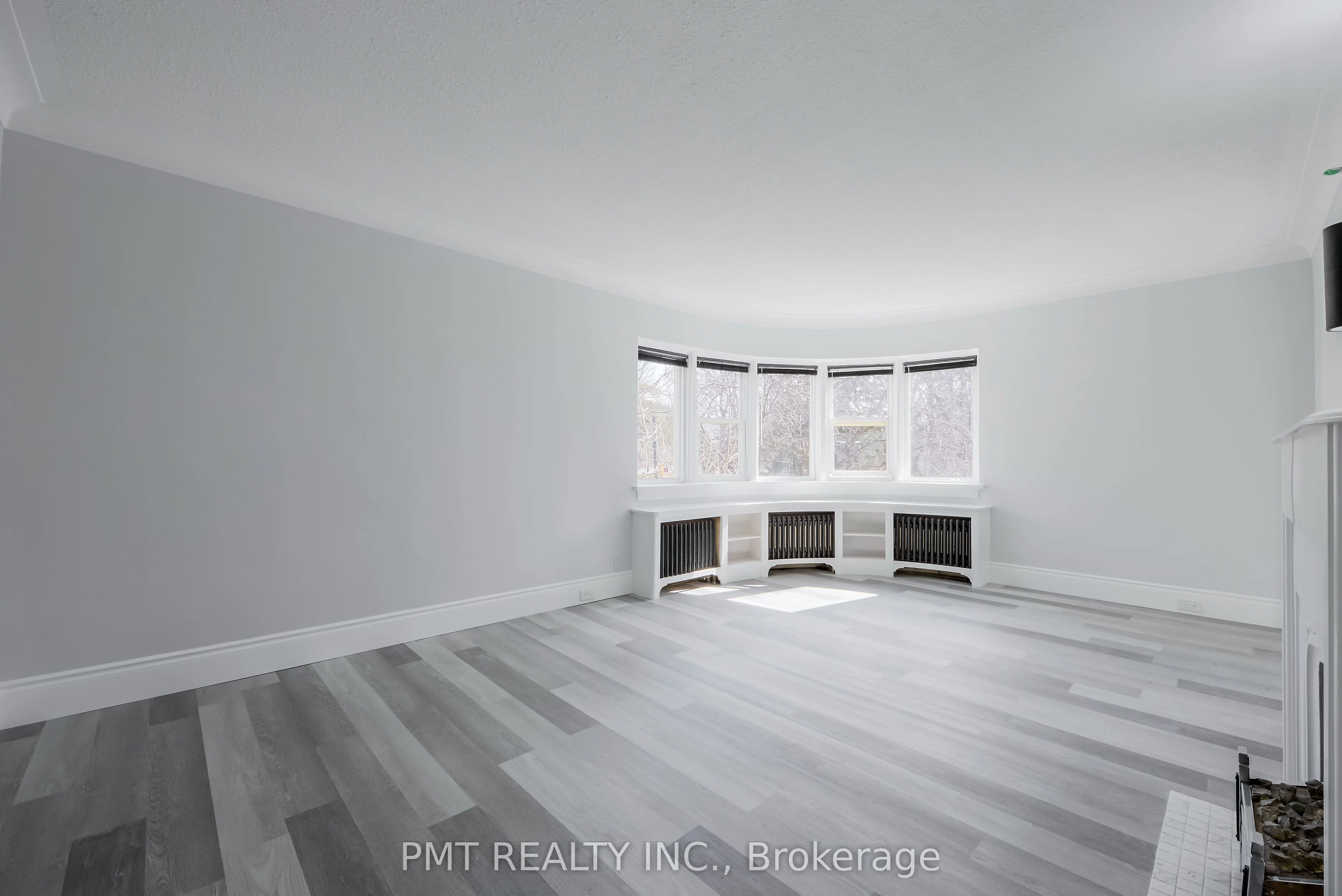 8 Wellington Street W, #2