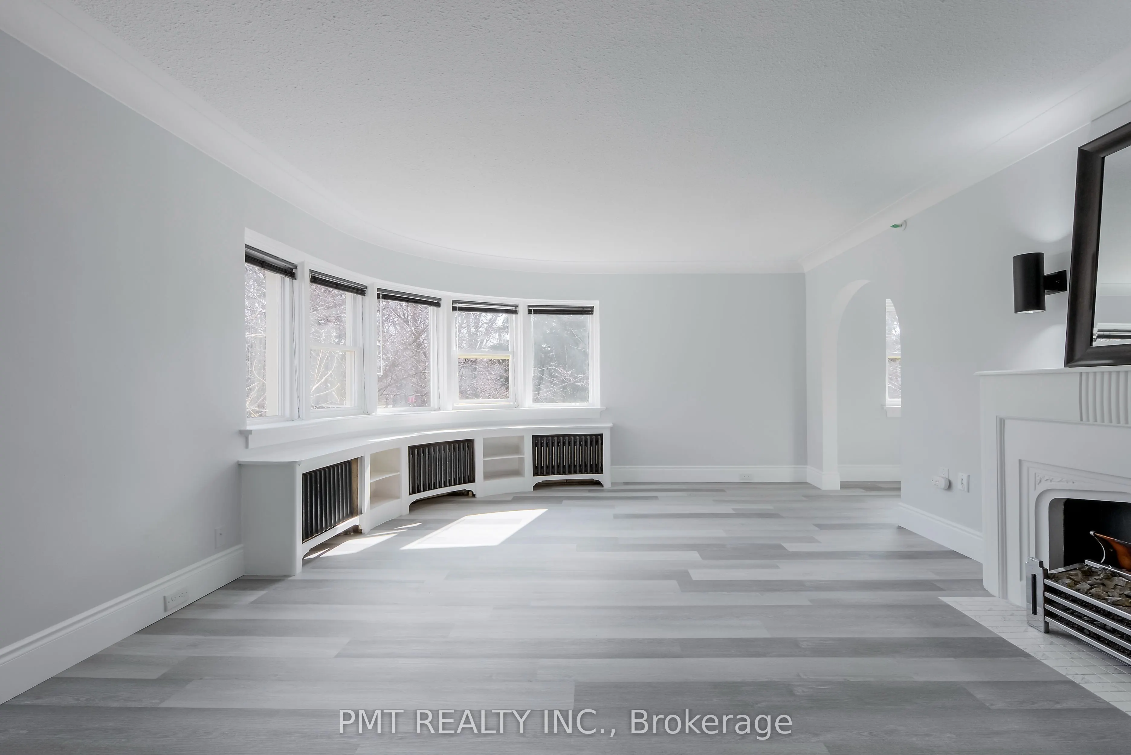 8 Wellington Street W, #2
