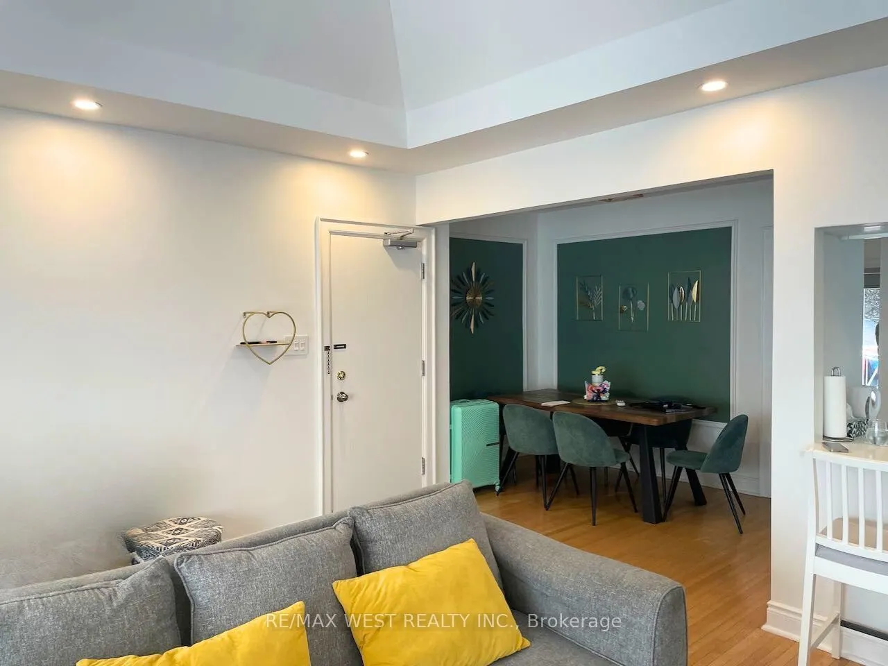 258 South Kingsway, #upper