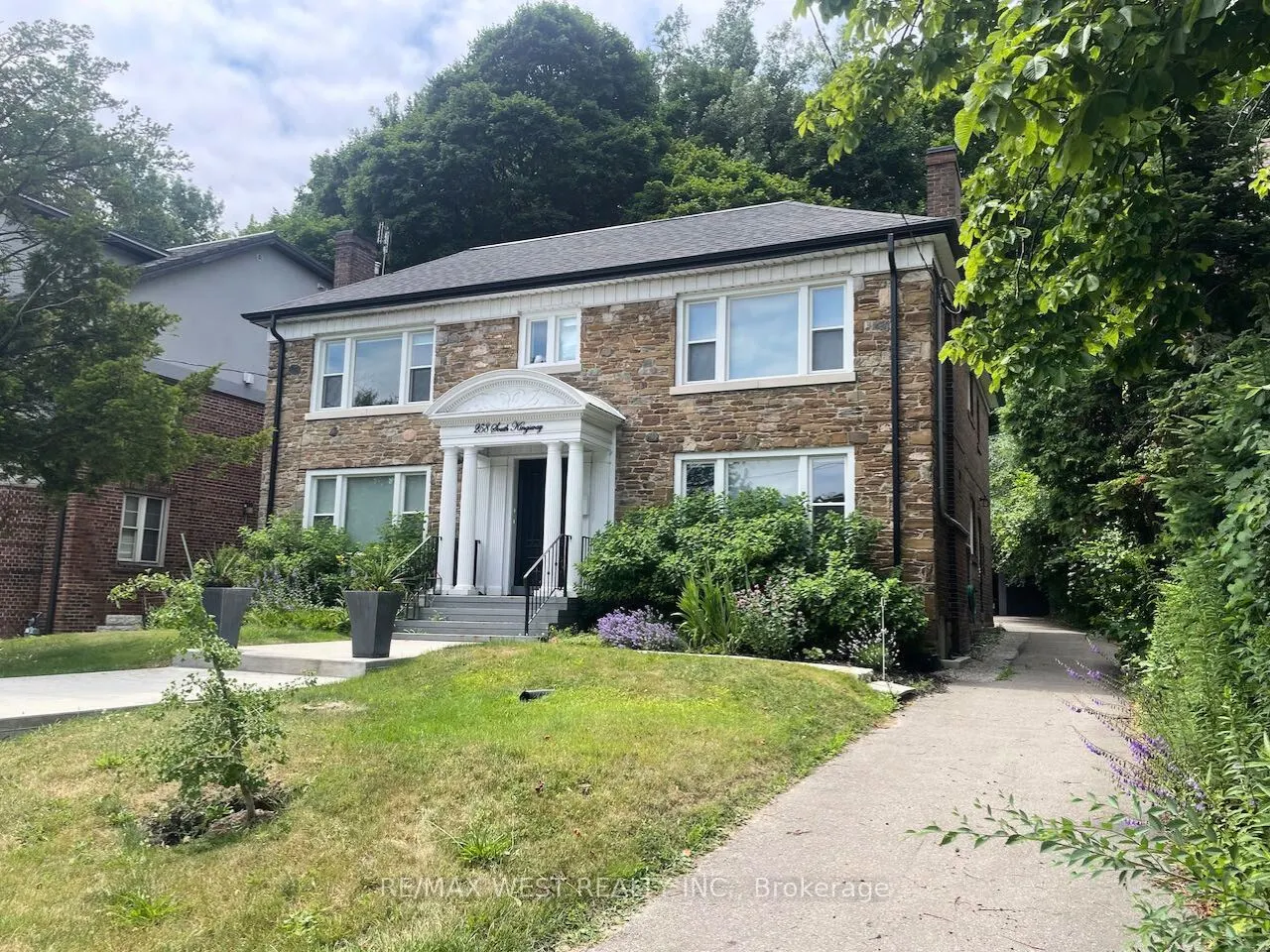 258 South Kingsway, #upper