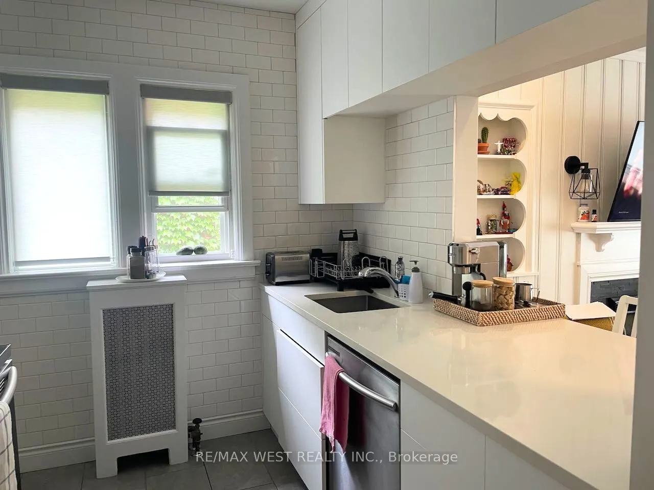 258 South Kingsway, #upper