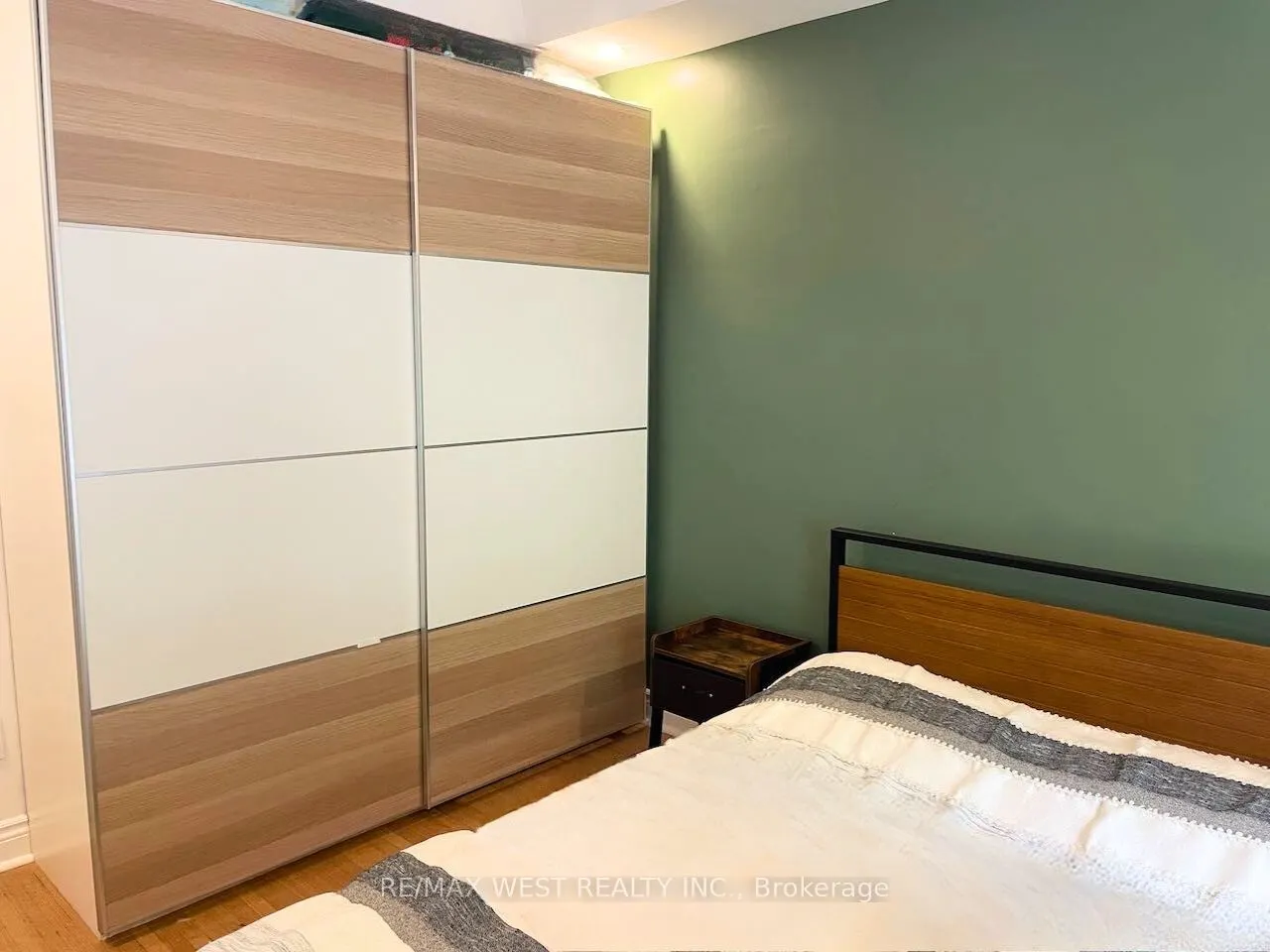 258 South Kingsway, #upper