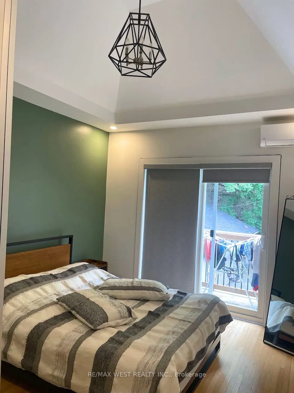 258 South Kingsway, #upper