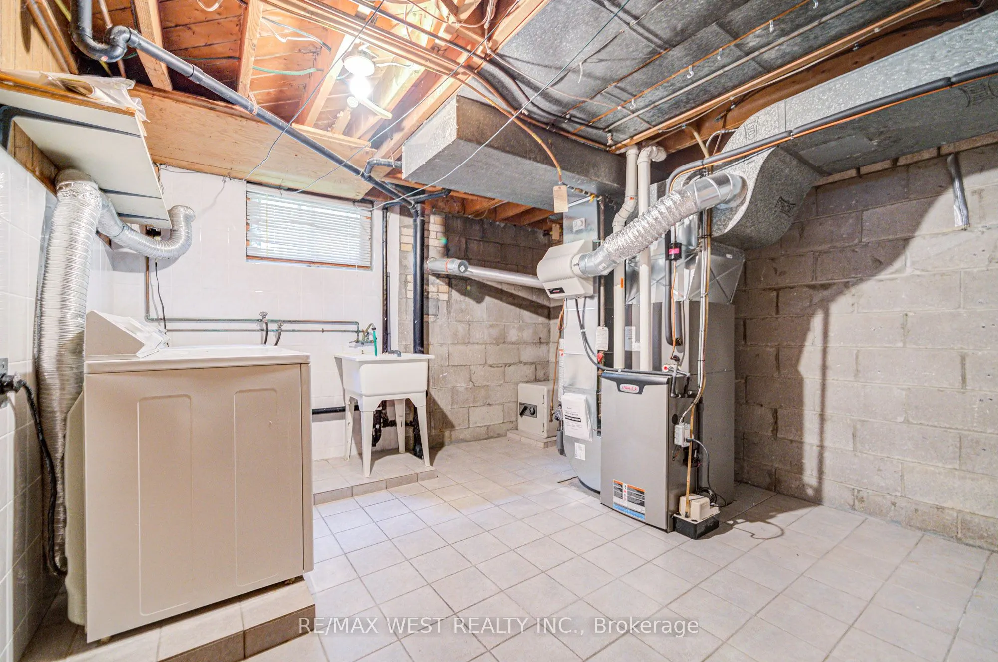85 Downsview Avenue