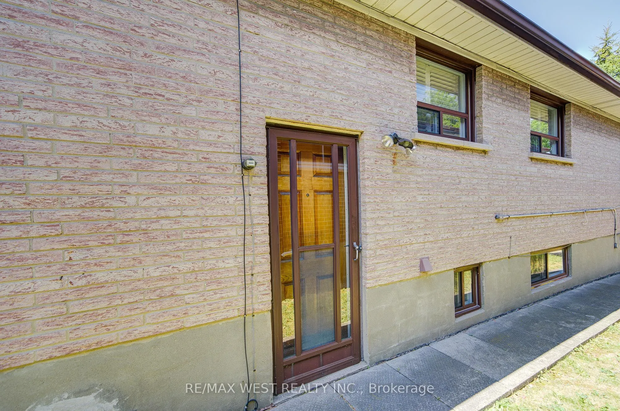 85 Downsview Avenue