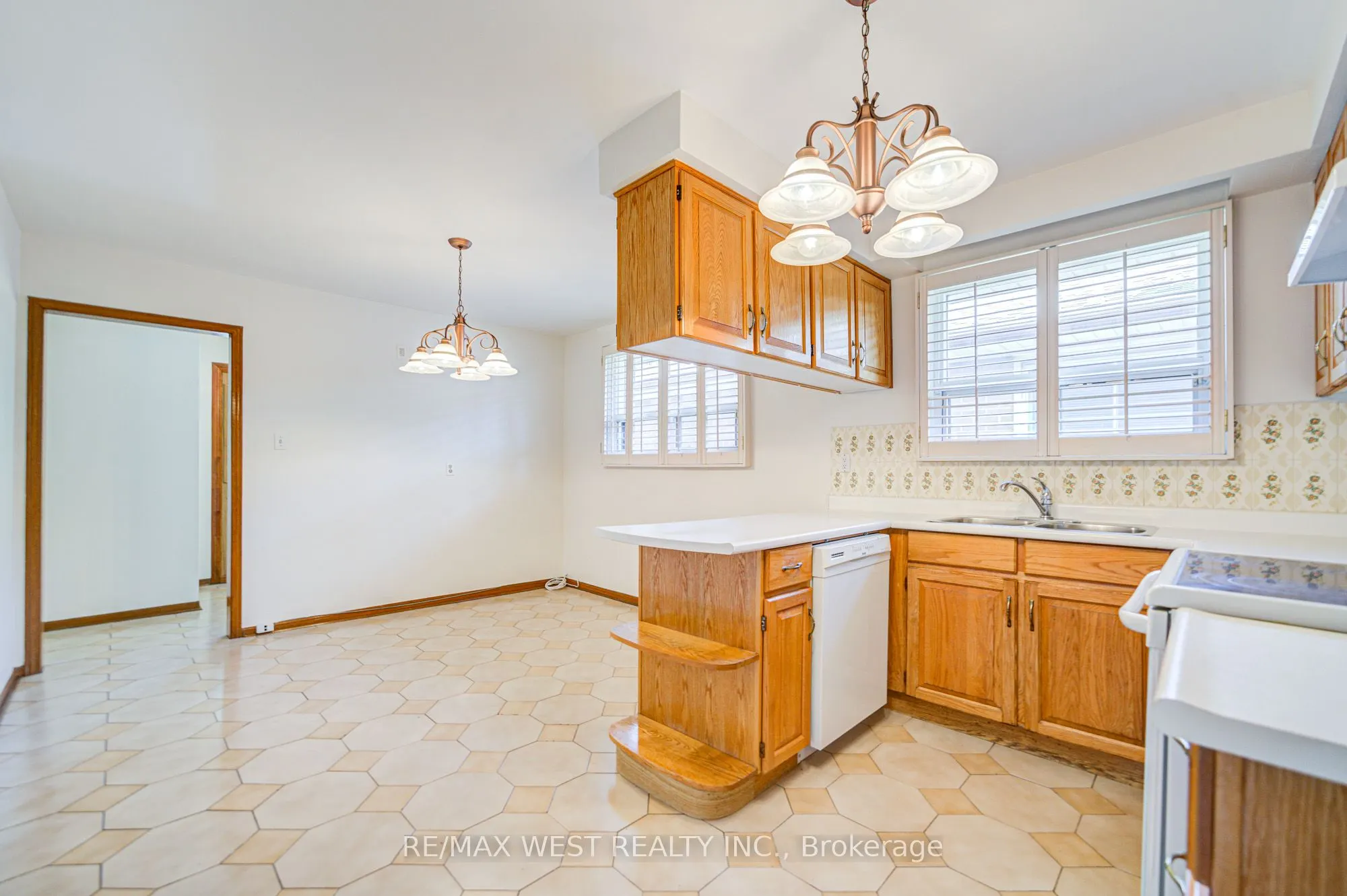 85 Downsview Avenue