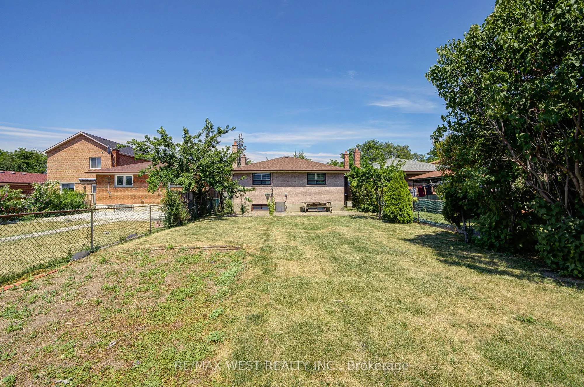 85 Downsview Avenue