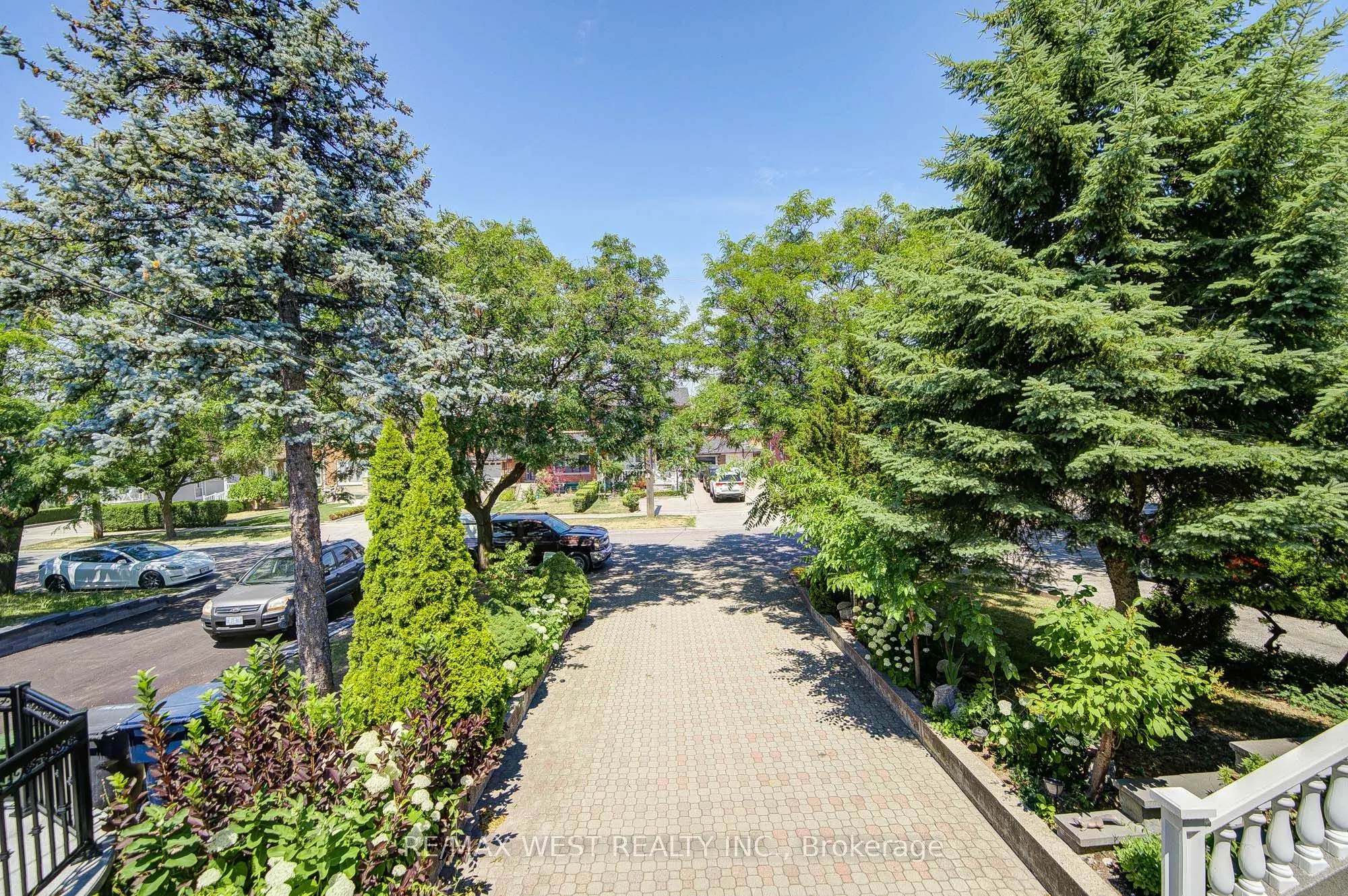 85 Downsview Avenue