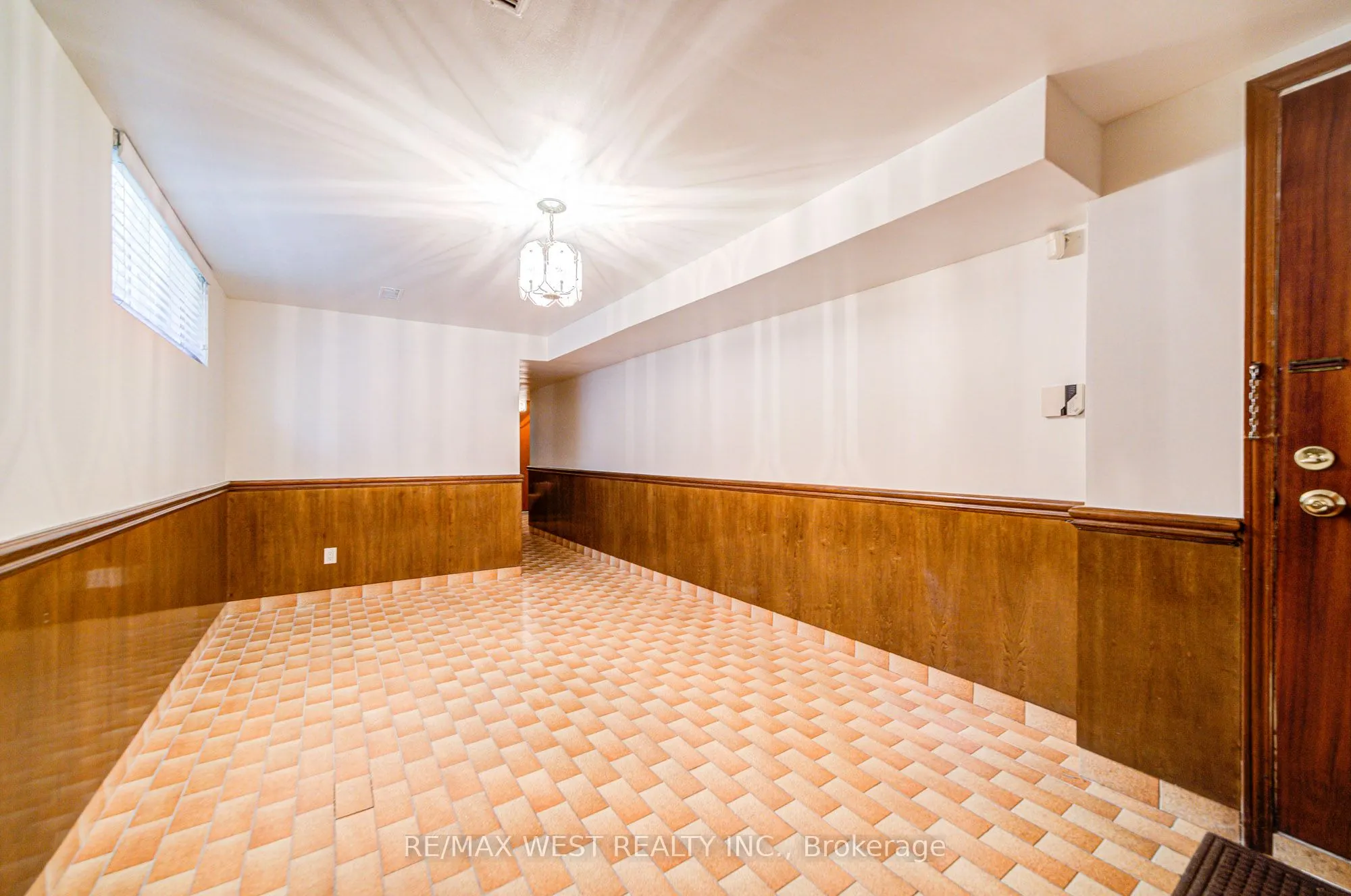 85 Downsview Avenue