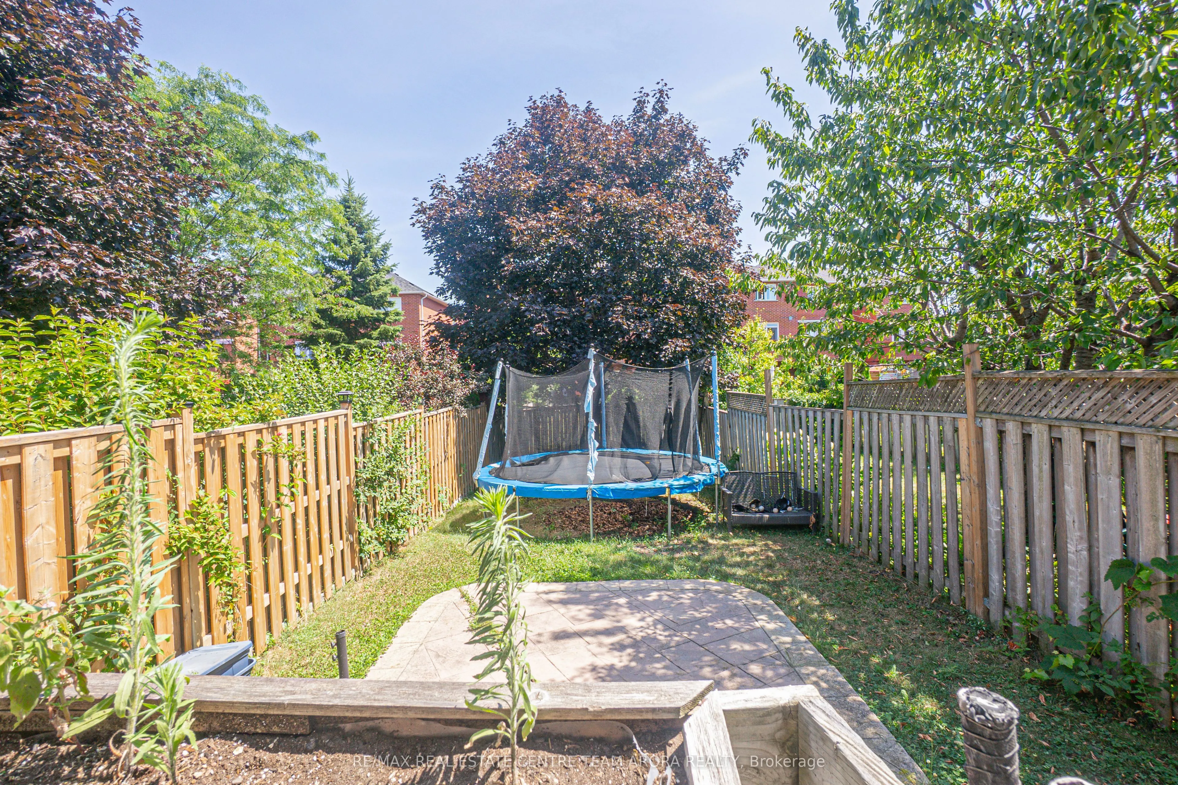 608 Lumberton Crescent