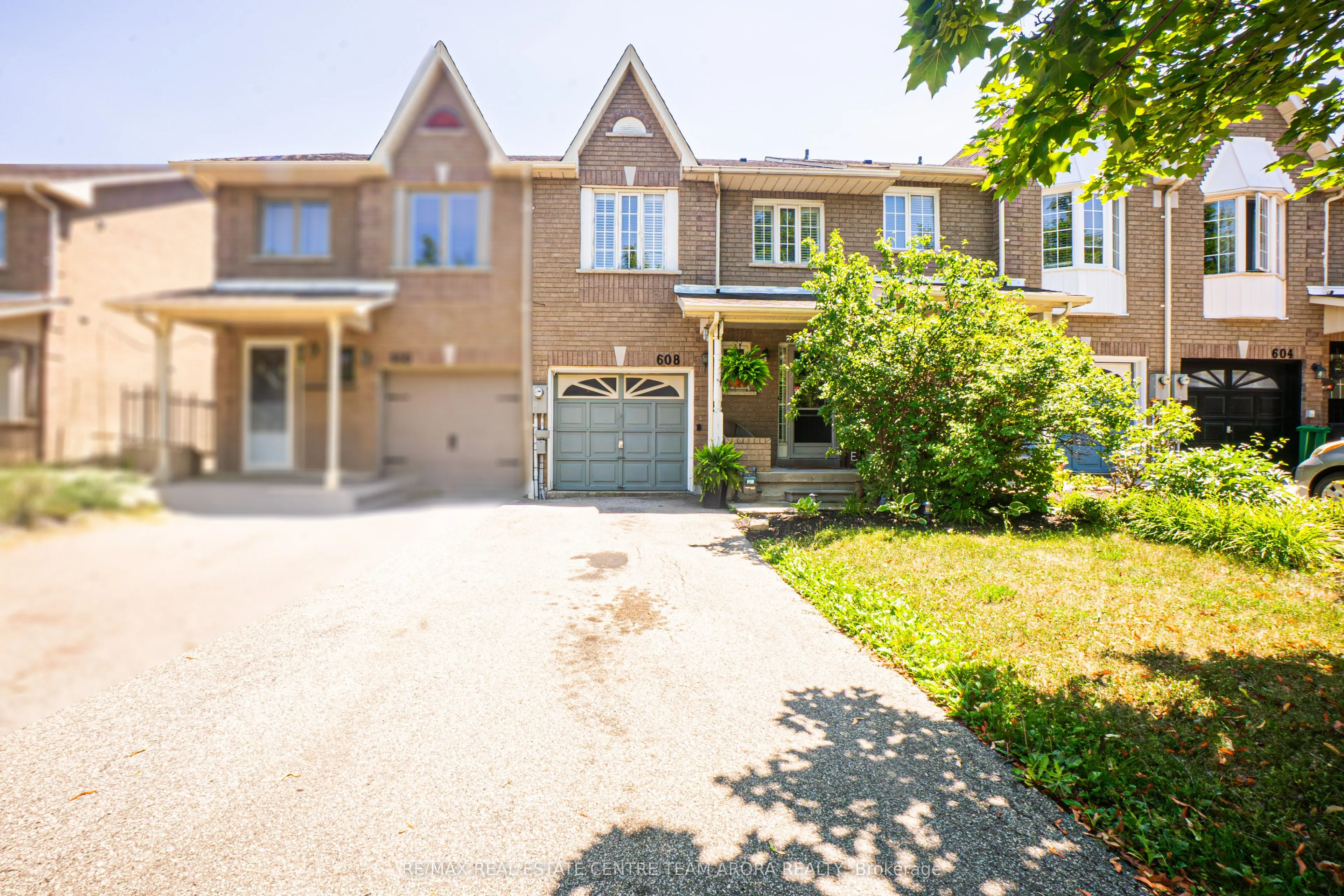 608 Lumberton Crescent