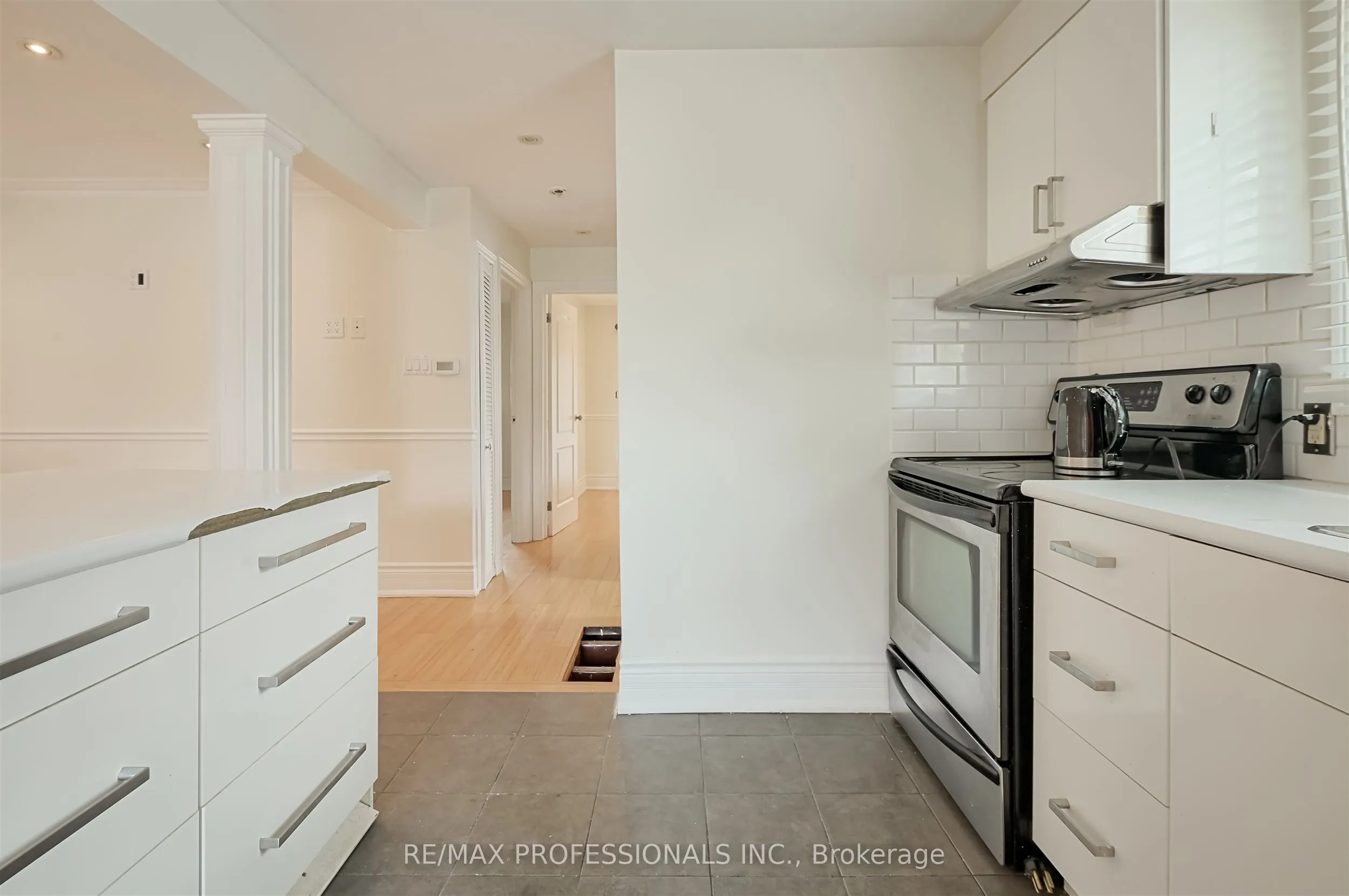 1026 Haig Boulevard, #Main