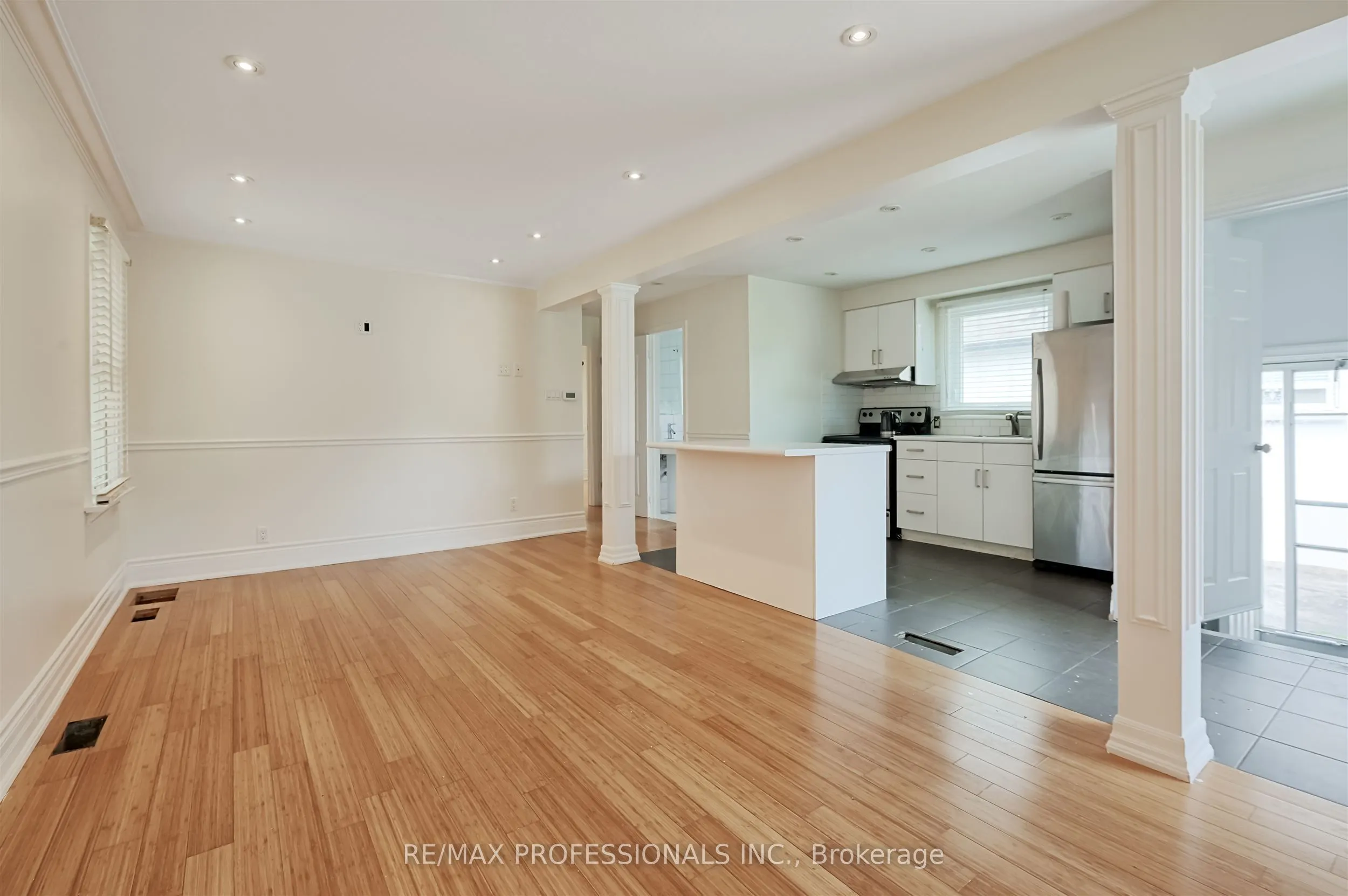 1026 Haig Boulevard, #Main