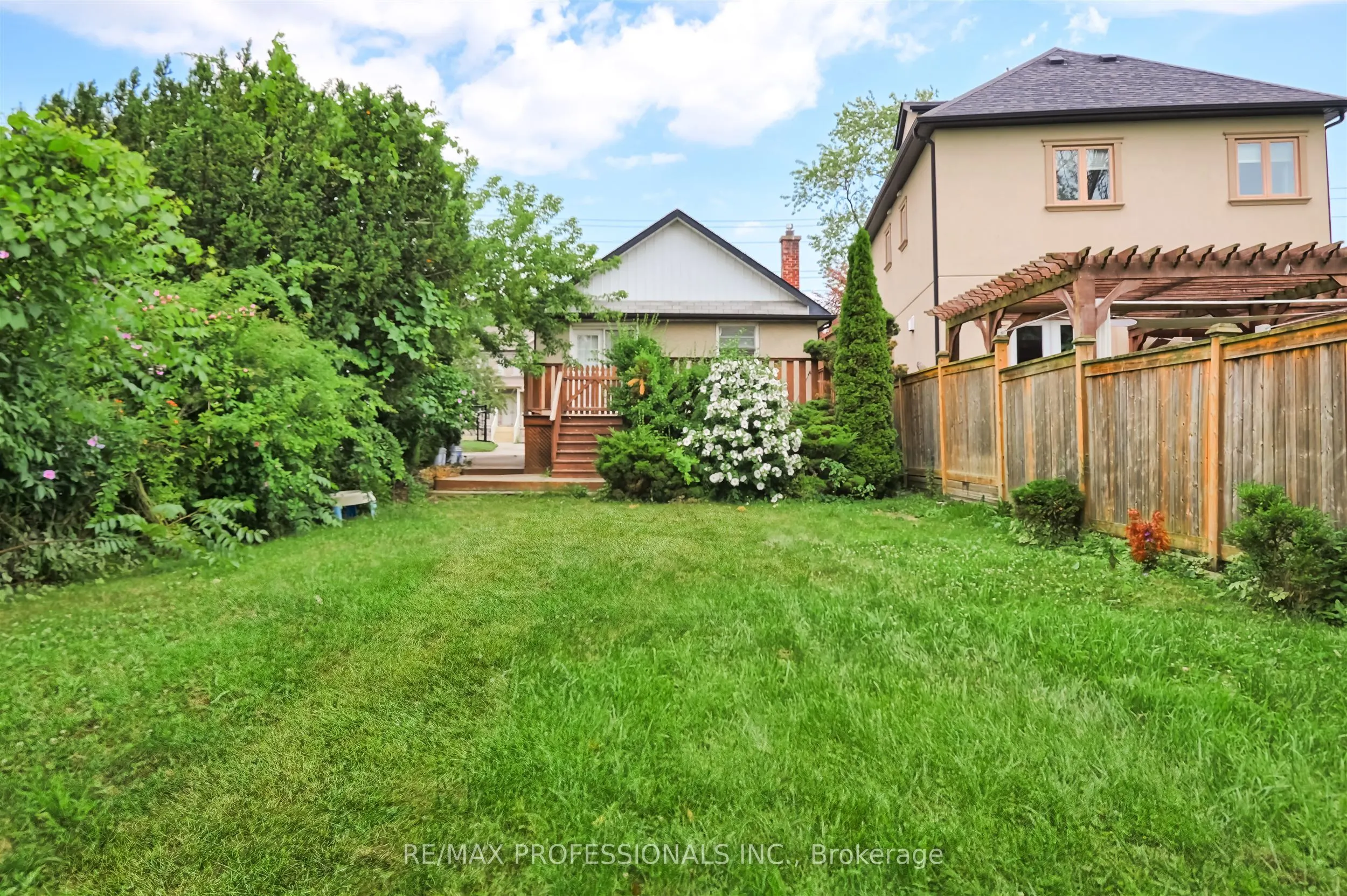 1026 Haig Boulevard, #Main