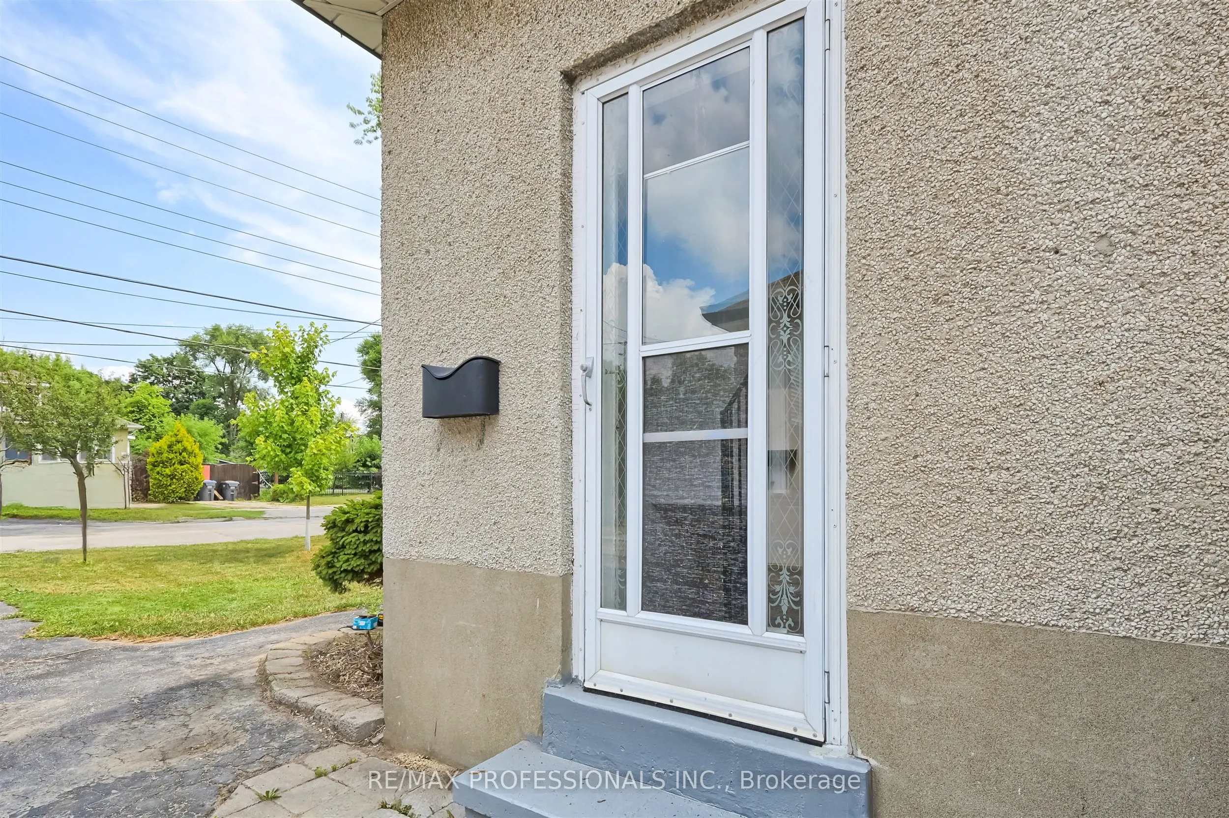 1026 Haig Boulevard, #Main