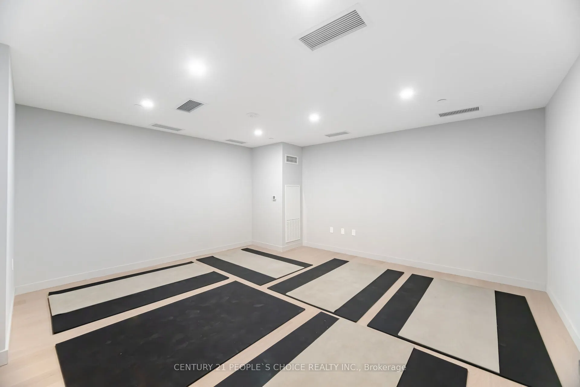 859 The Queensway, #525