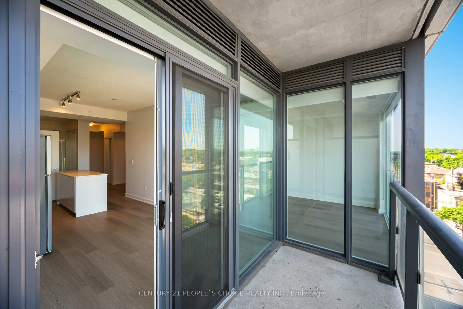 859 The Queensway, #525