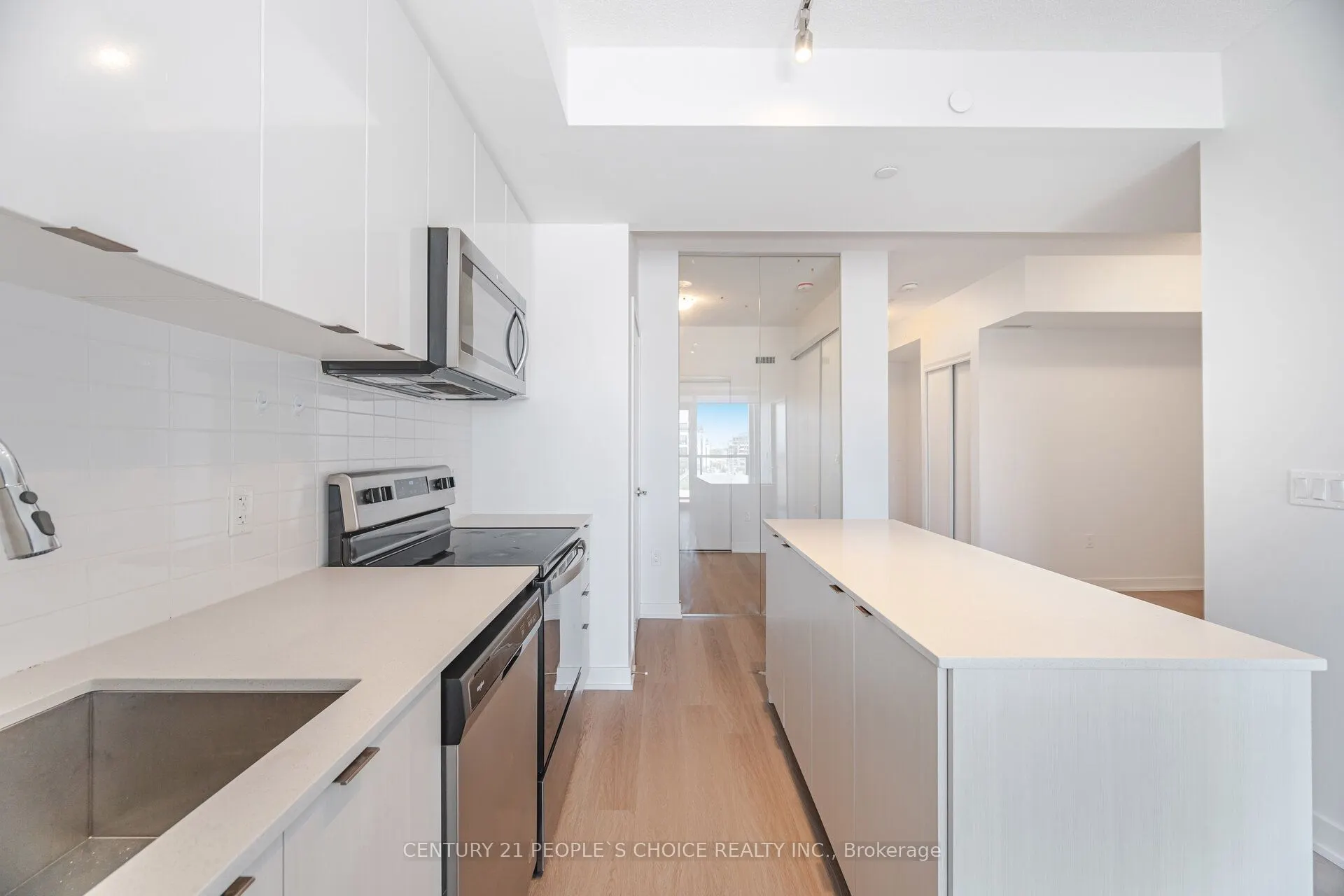 859 The Queensway, #525