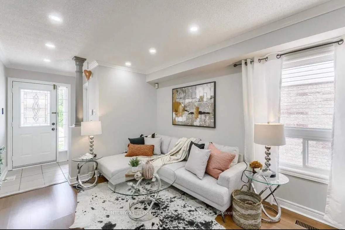 32 Ridgemore Crescent