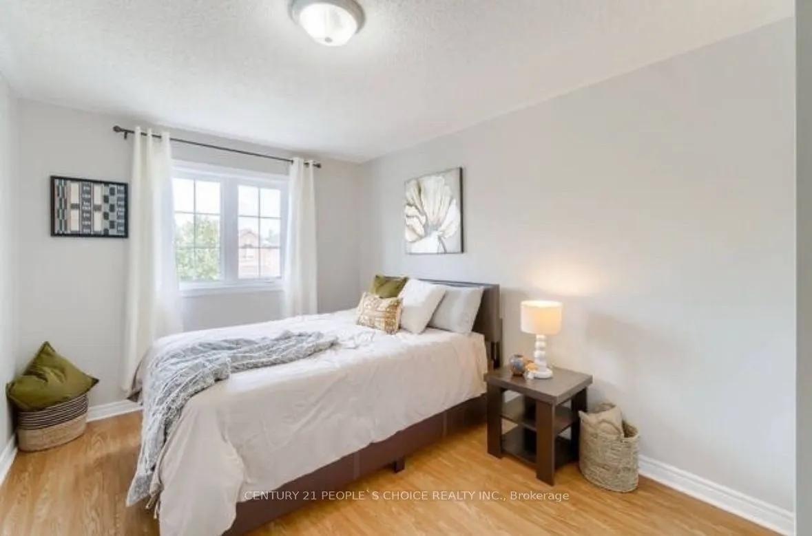32 Ridgemore Crescent
