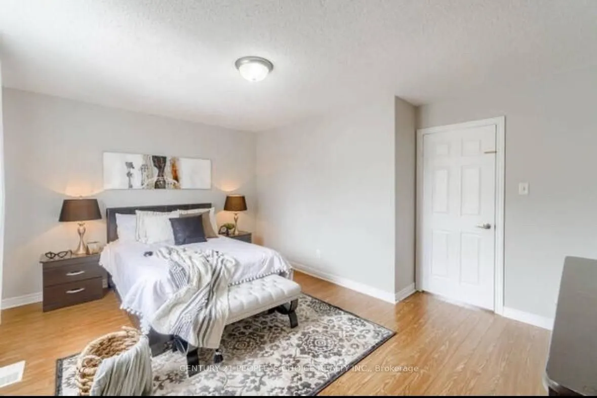 32 Ridgemore Crescent