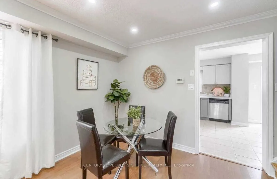 32 Ridgemore Crescent