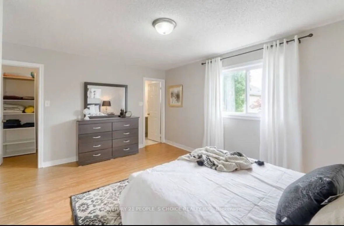 32 Ridgemore Crescent