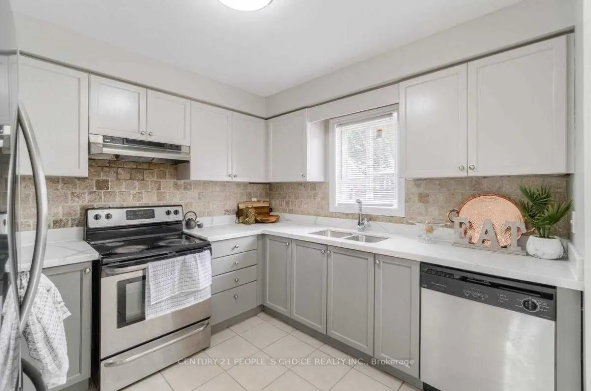 32 Ridgemore Crescent