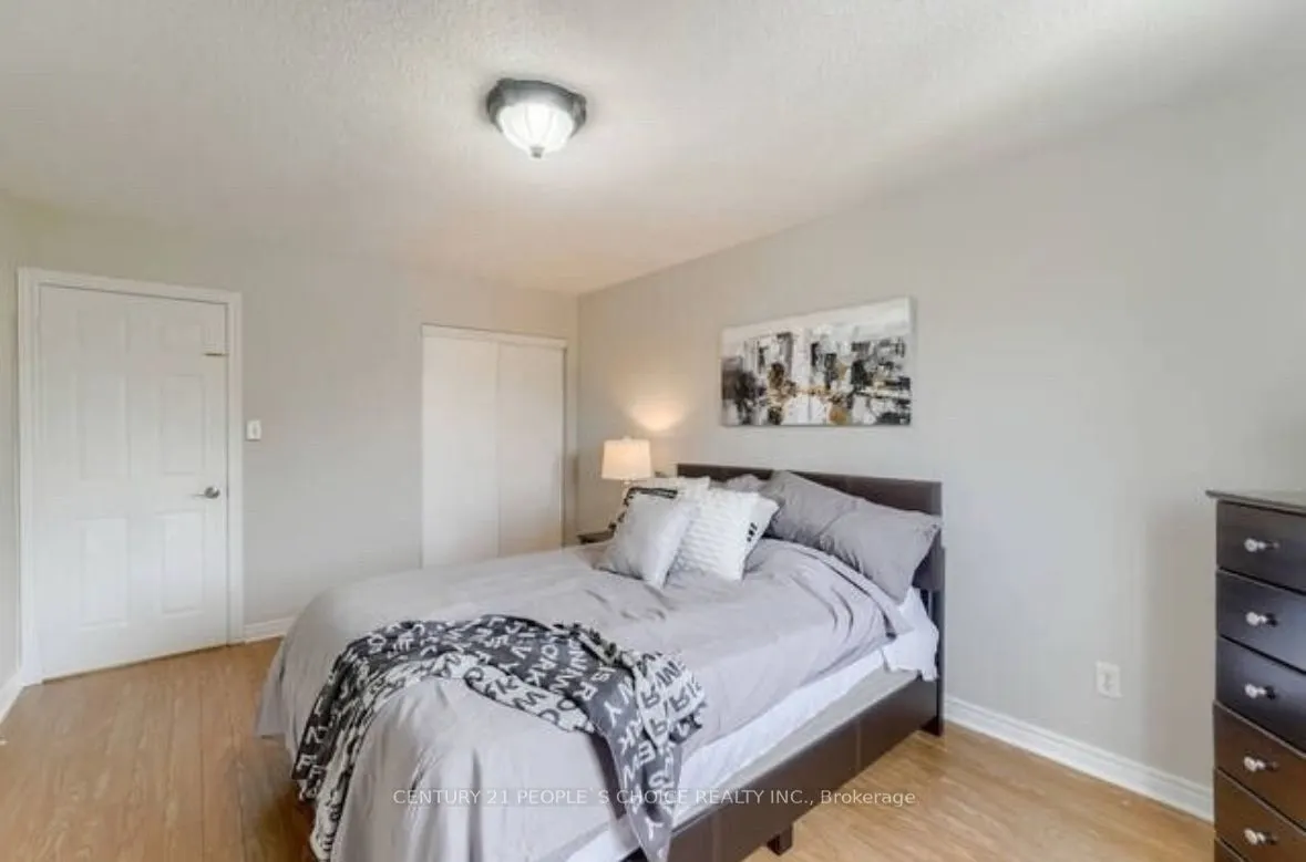 32 Ridgemore Crescent