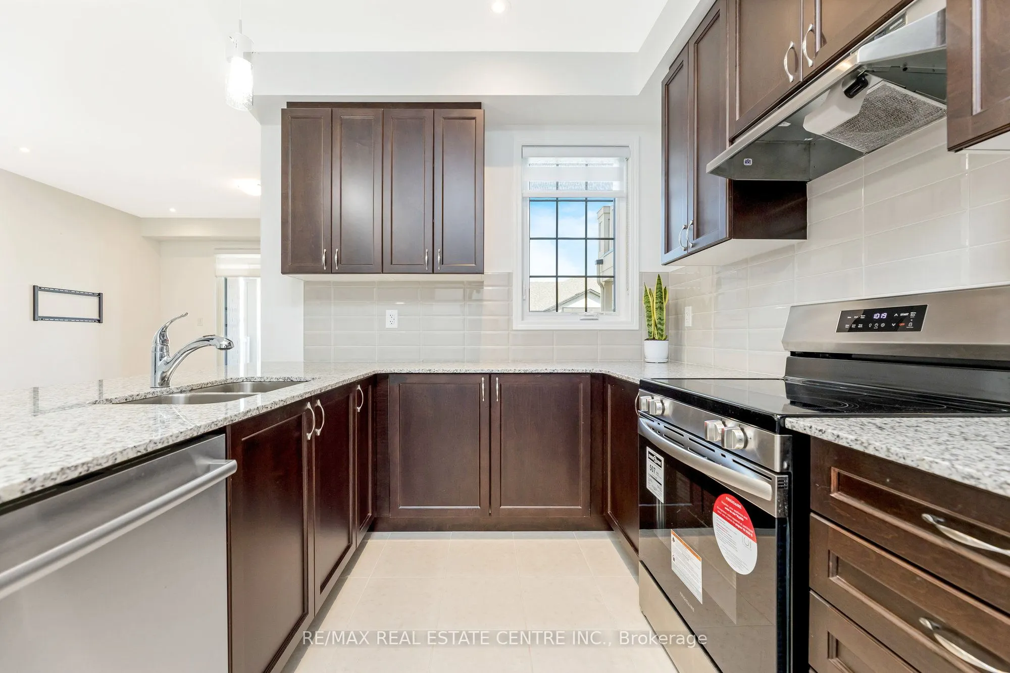 1897 Thames Circle