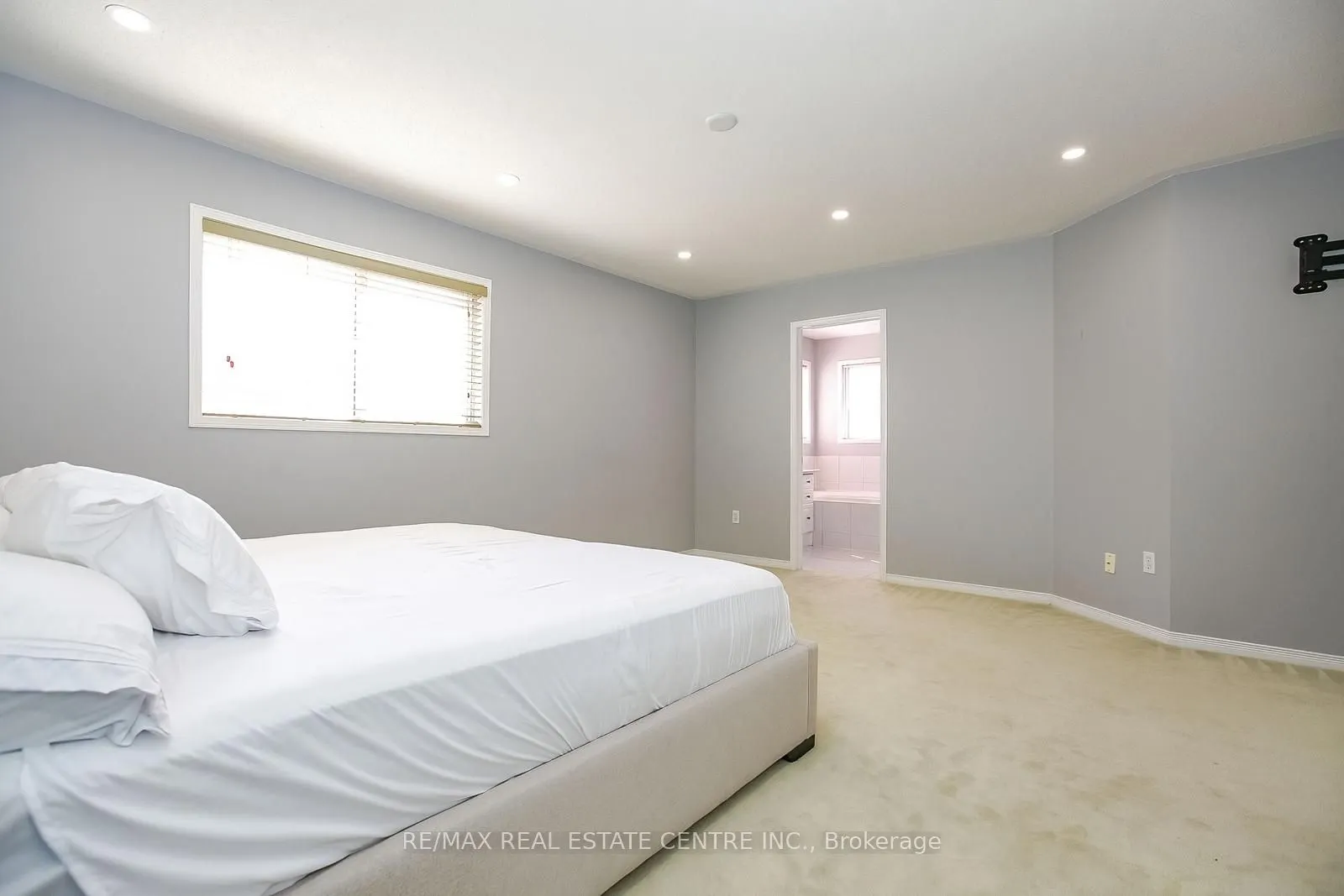 11 Jewel Crescent