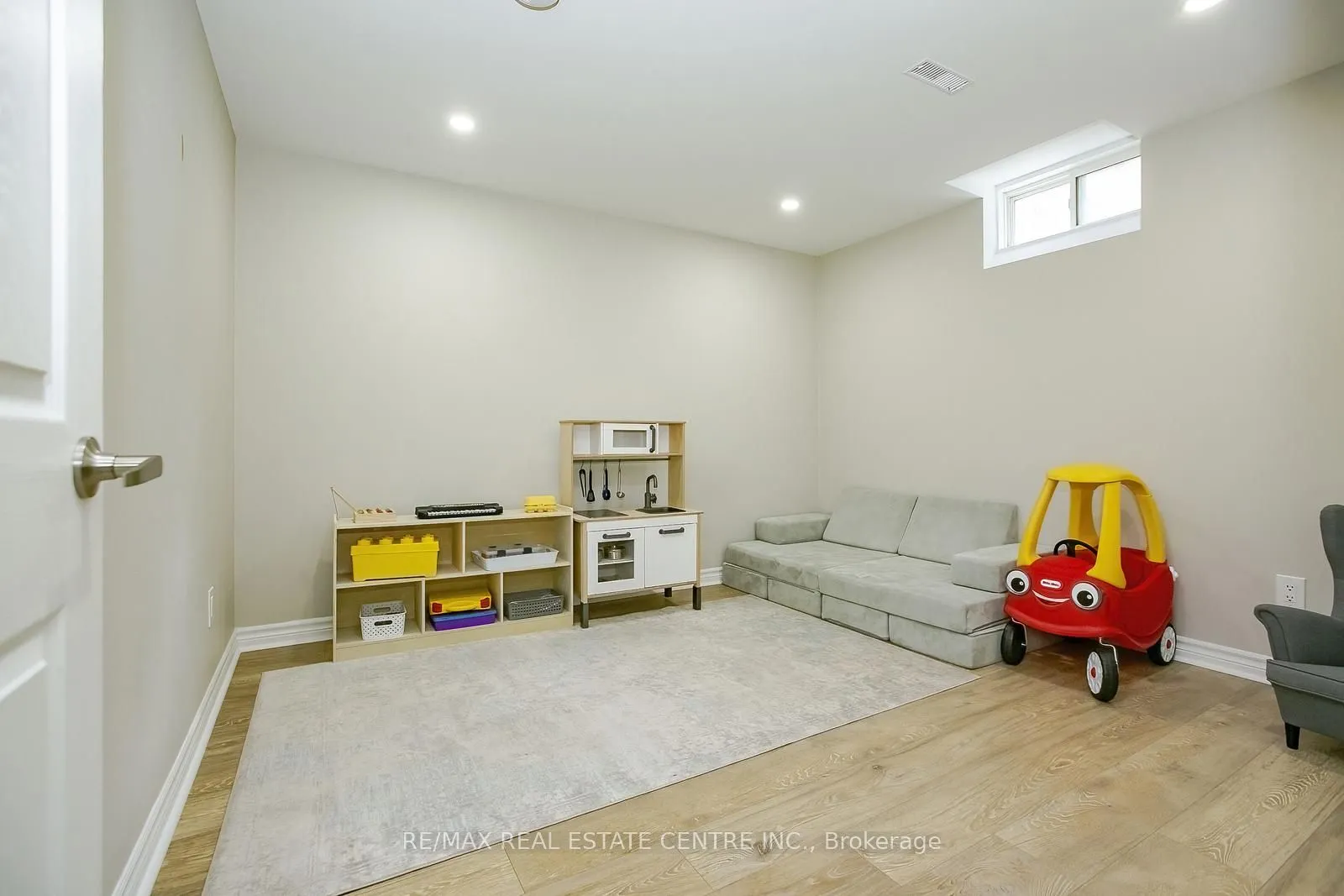 11 Jewel Crescent