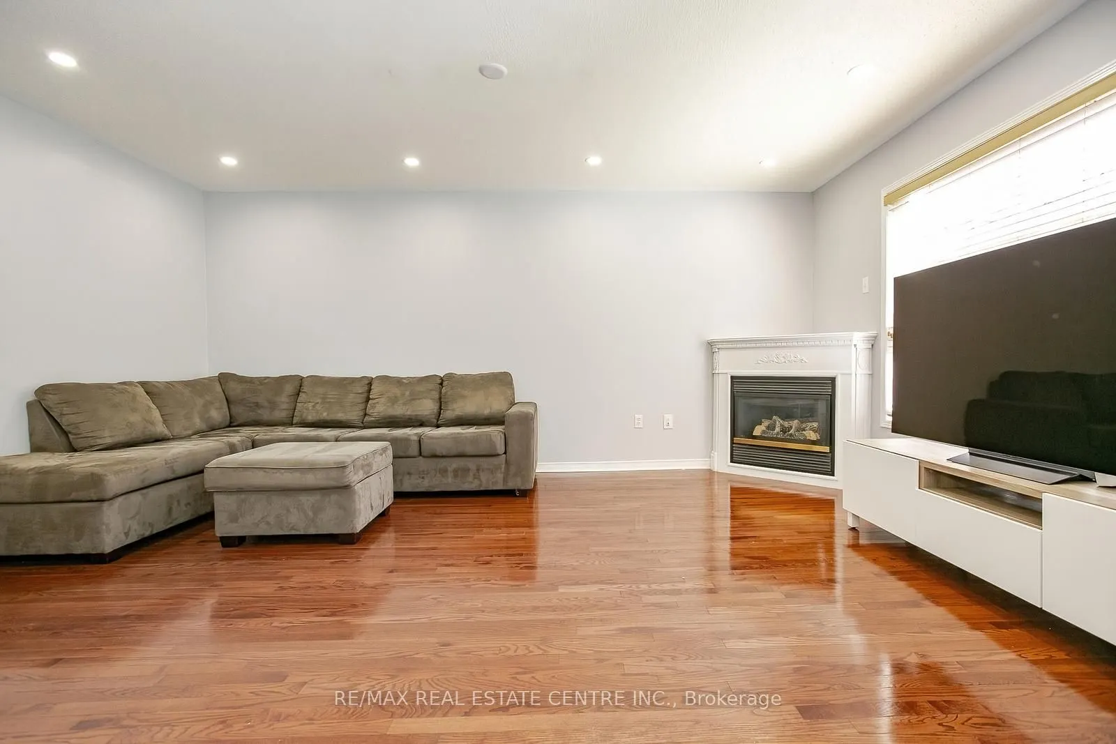 11 Jewel Crescent